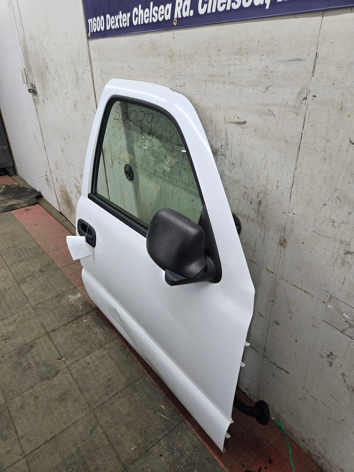 1999-2006 Chevrolet Silverado / GMC Sierra 1500 2500 3500 HD Front Passenger side Door RH - Summit White