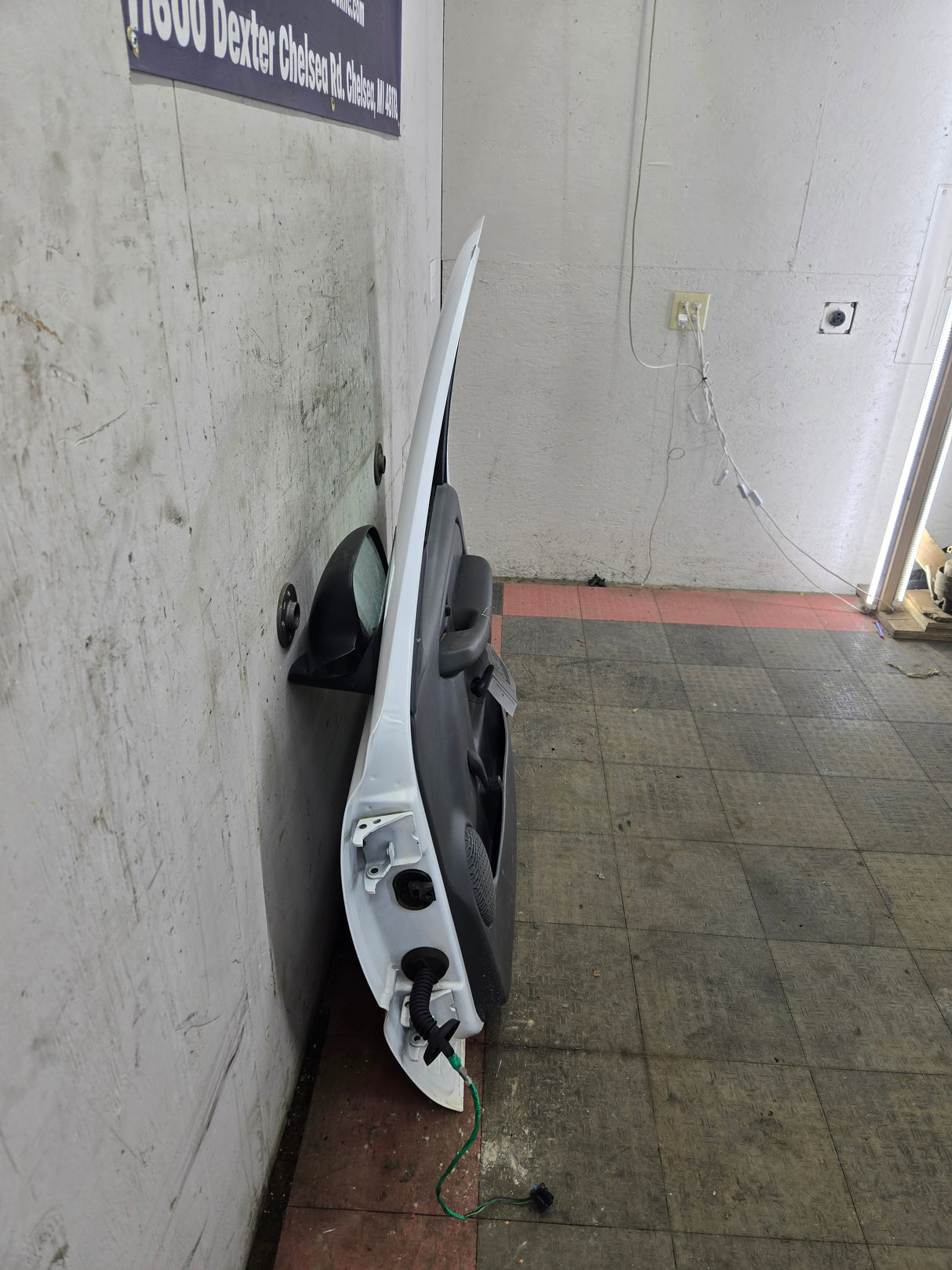 1999-2006 Chevrolet Silverado / GMC Sierra 1500 2500 3500 HD Front Passenger side Door RH - Summit White