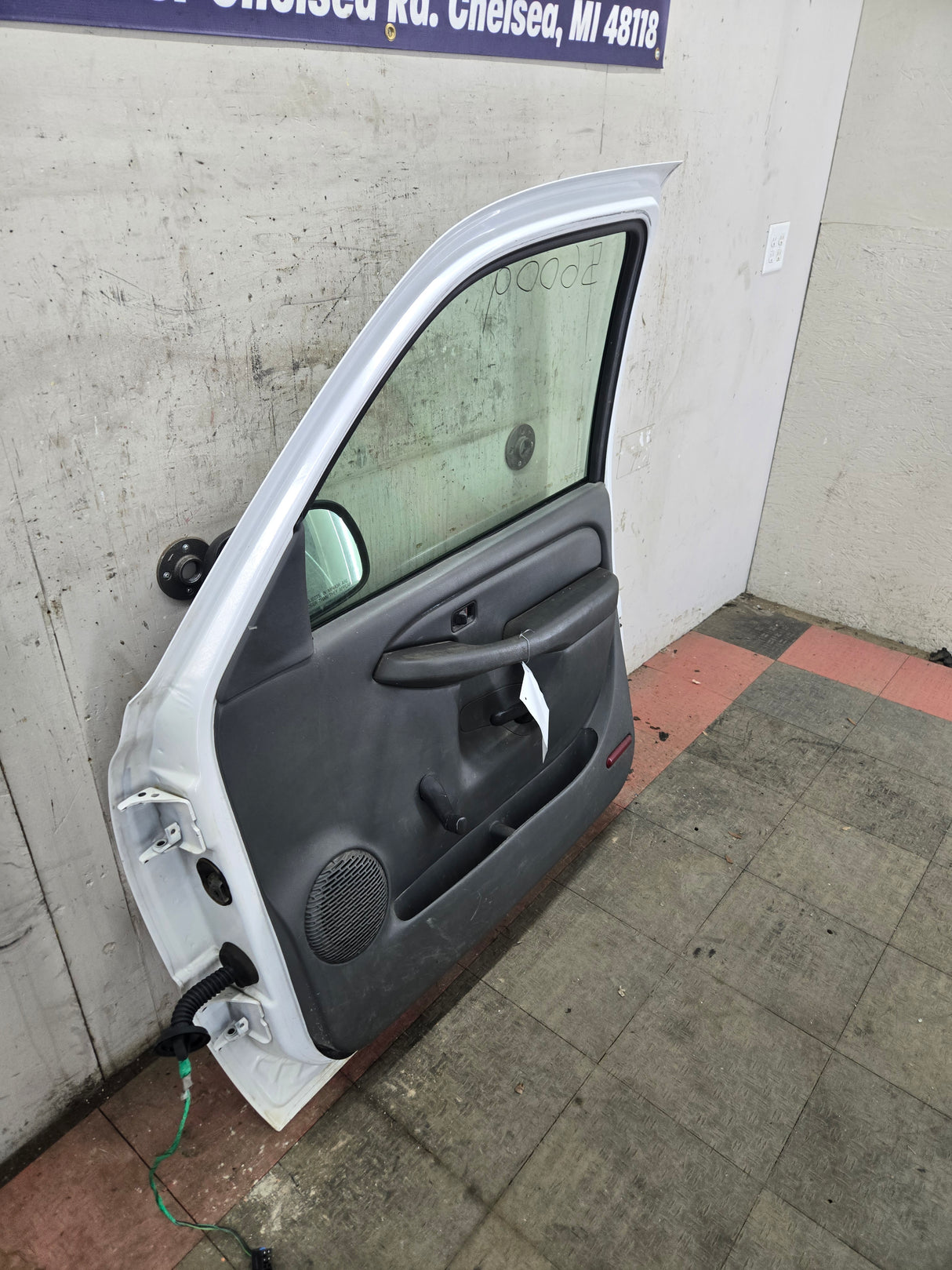 1999-2006 Chevrolet Silverado / GMC Sierra 1500 2500 3500 HD Front Passenger side Door RH - Summit White