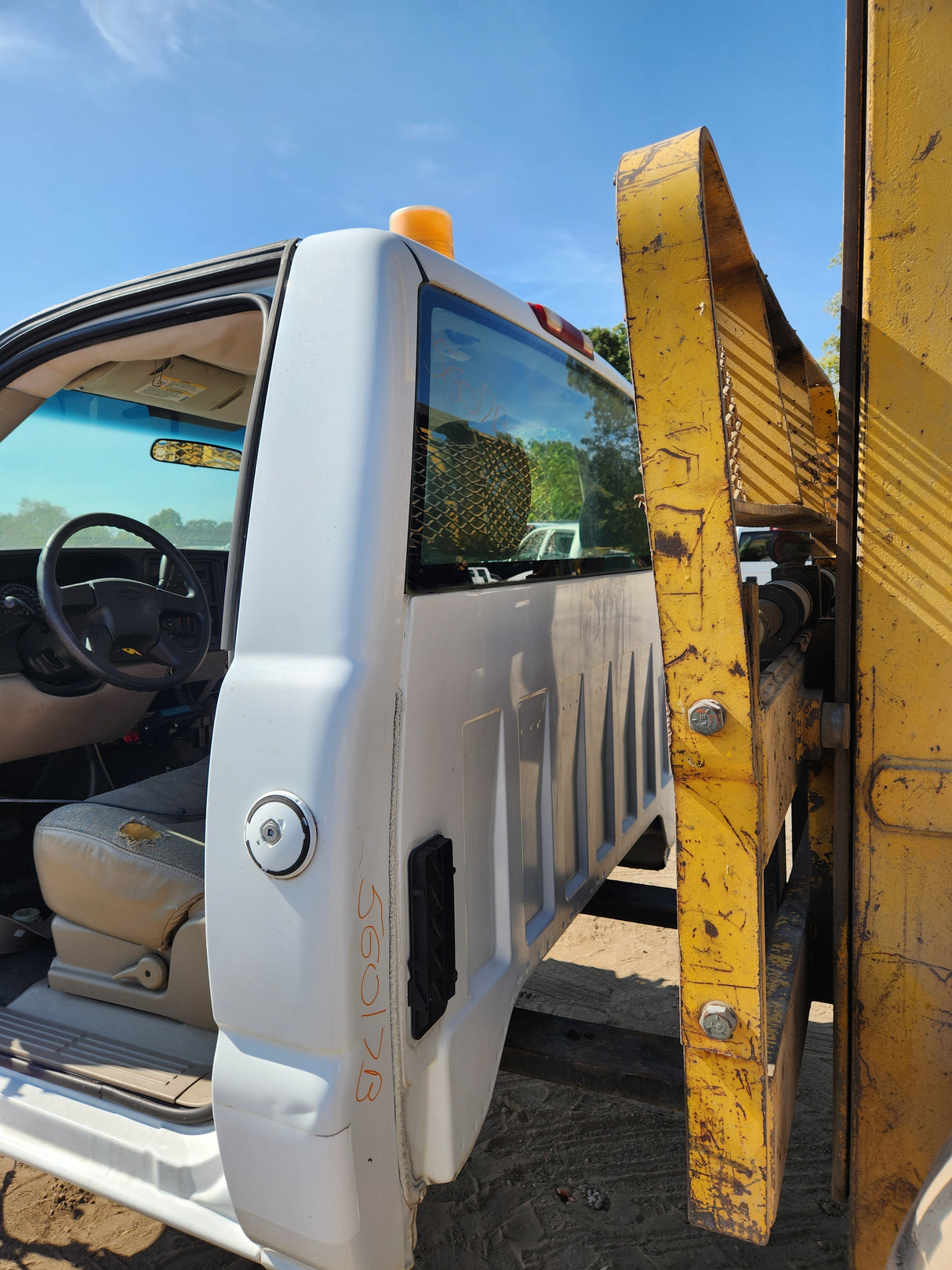 1999-2007 Chevrolet Silverado / GMC Sierra 1500 2500 HD 3500HD Regular Cab Body - Summit white