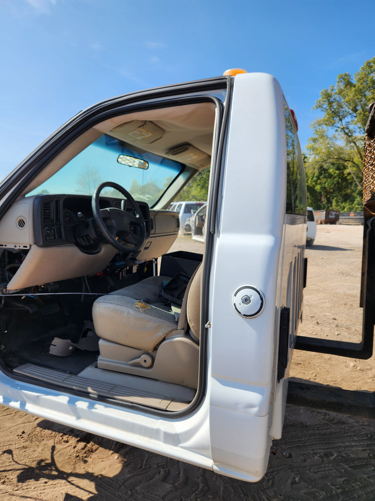 1999-2007 Chevrolet Silverado / GMC Sierra 1500 2500 HD 3500HD Regular Cab Body - Summit white