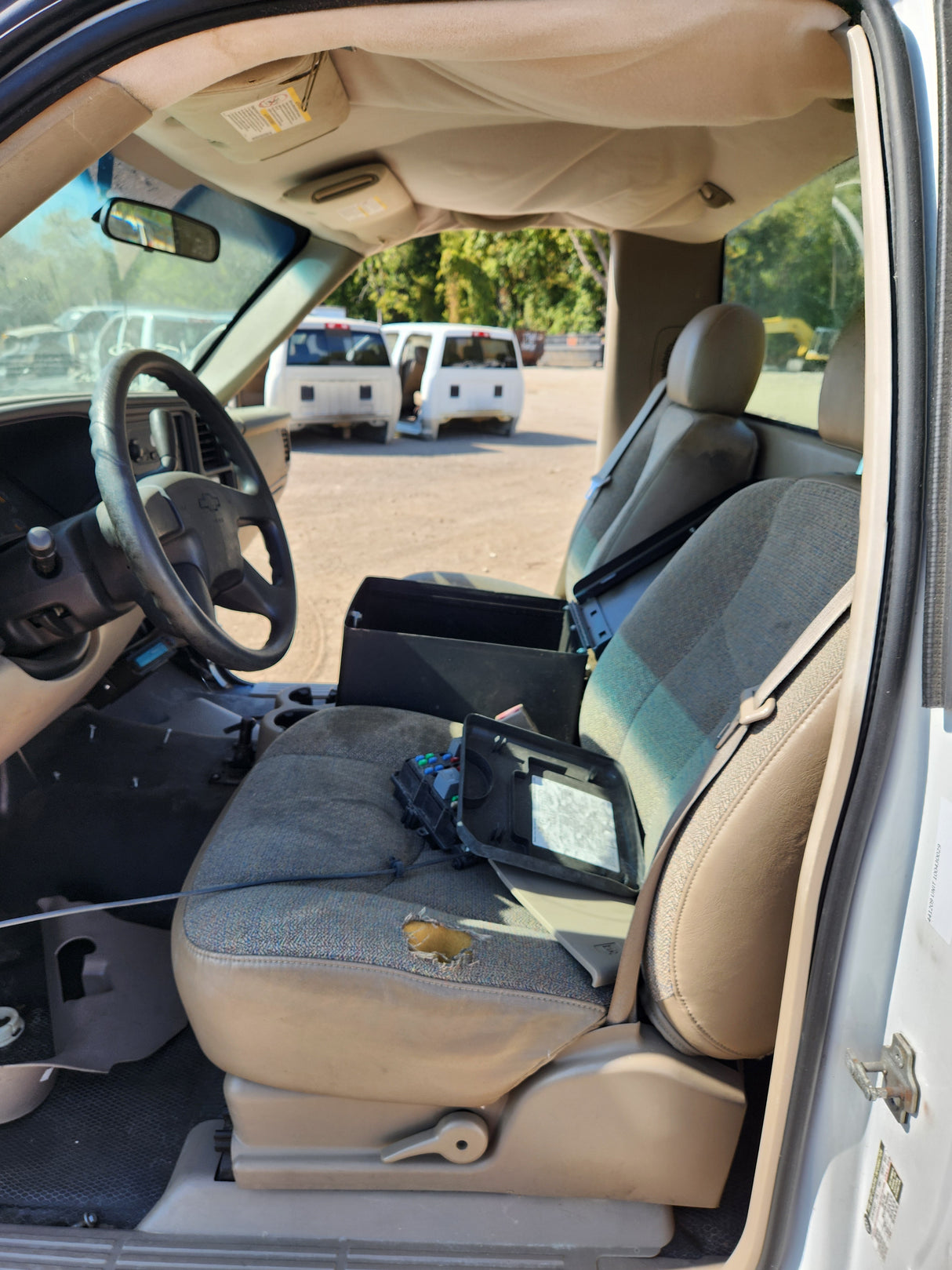 1999-2007 Chevrolet Silverado / GMC Sierra 1500 2500 HD 3500HD Regular Cab Body - Summit white