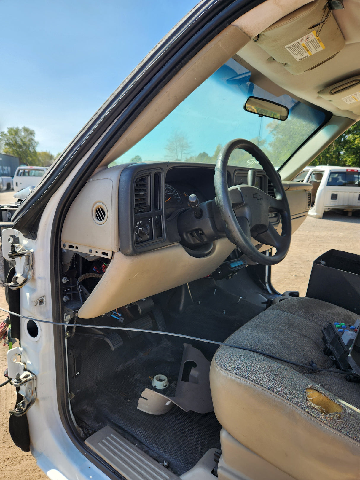 1999-2007 Chevrolet Silverado / GMC Sierra 1500 2500 HD 3500HD Regular Cab Body - Summit white