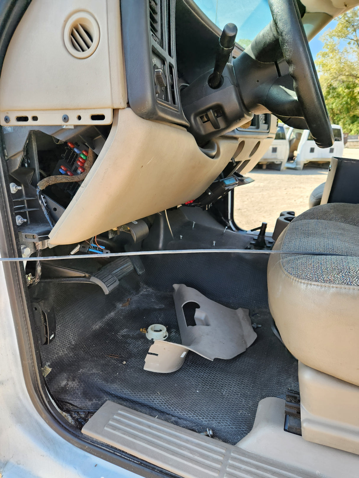 1999-2007 Chevrolet Silverado / GMC Sierra 1500 2500 HD 3500HD Regular Cab Body - Summit white