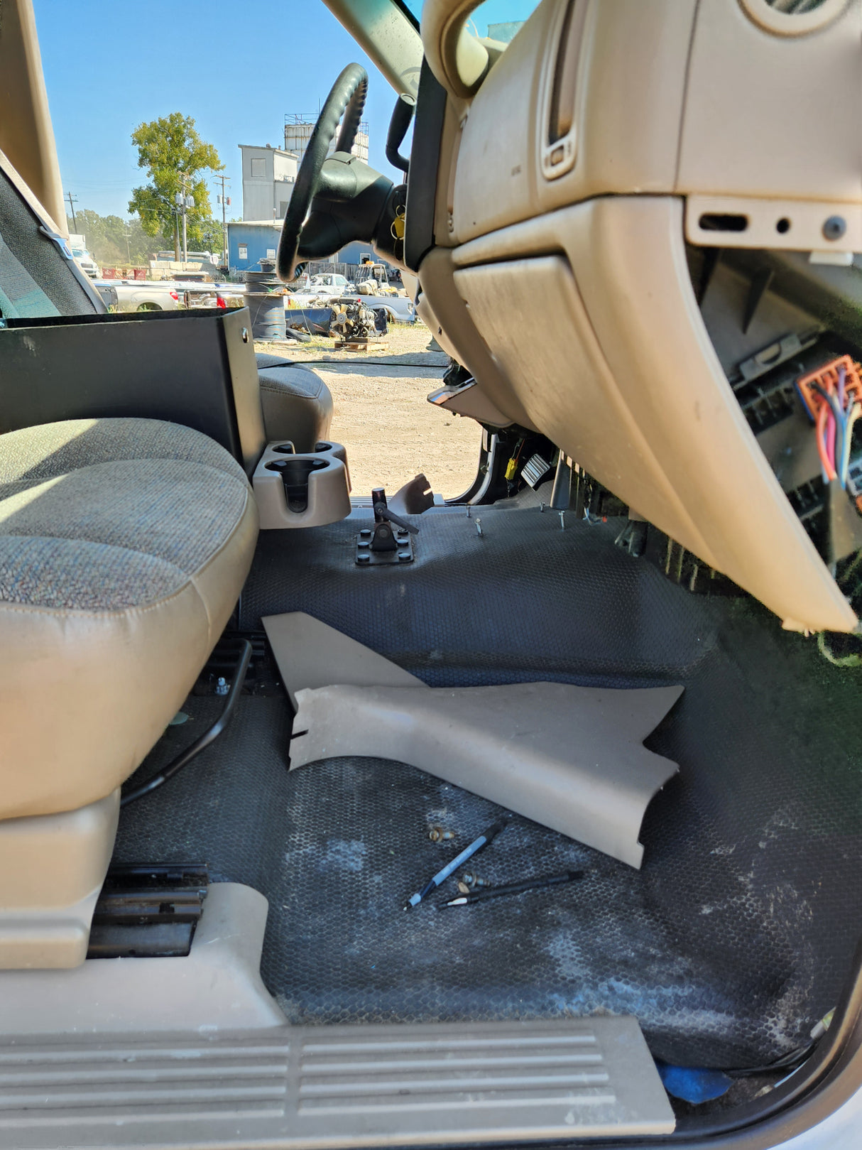 1999-2007 Chevrolet Silverado / GMC Sierra 1500 2500 HD 3500HD Regular Cab Body - Summit white