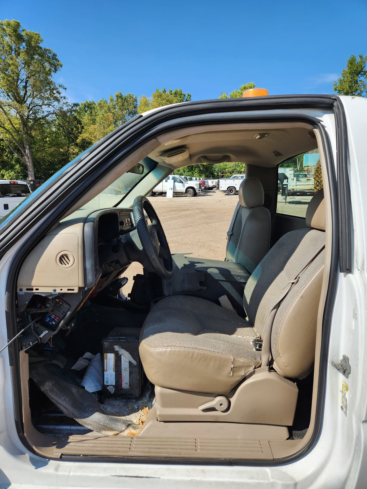 1999-2007 Chevrolet Silverado / GMC Sierra 1500 2500 HD 3500HD Regular Cab Body - Summit white