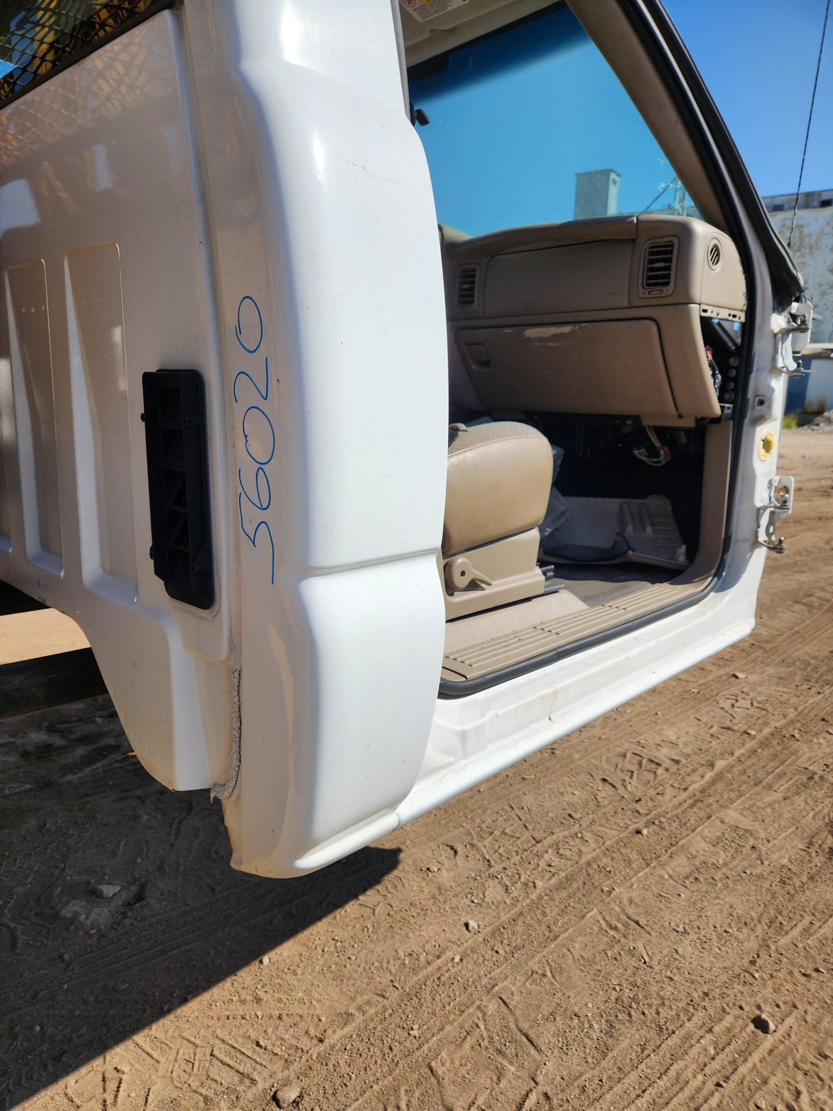 1999-2007 Chevrolet Silverado / GMC Sierra 1500 2500 HD 3500HD Regular Cab Body - Summit white