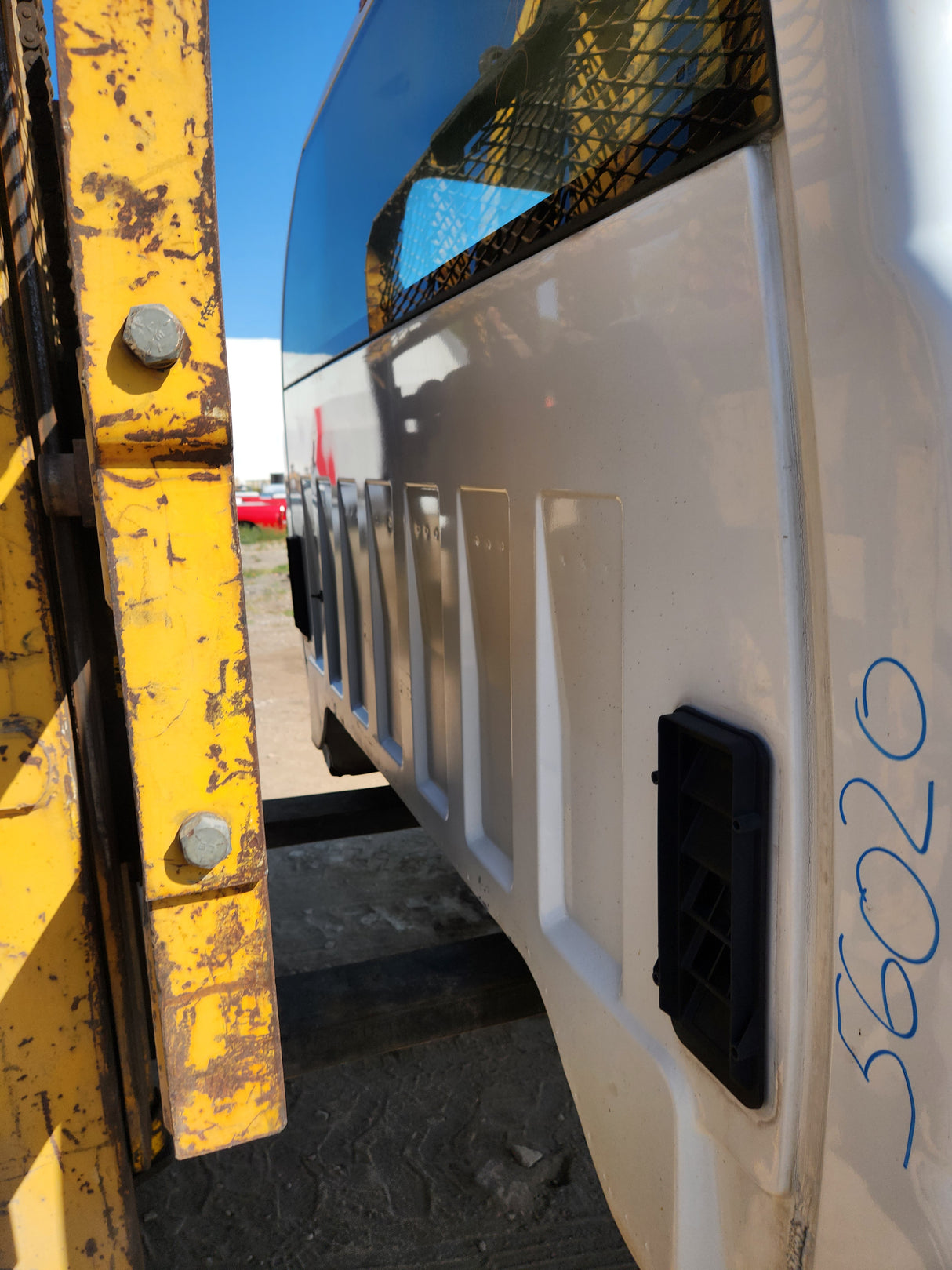 1999-2007 Chevrolet Silverado / GMC Sierra 1500 2500 HD 3500HD Regular Cab Body - Summit white