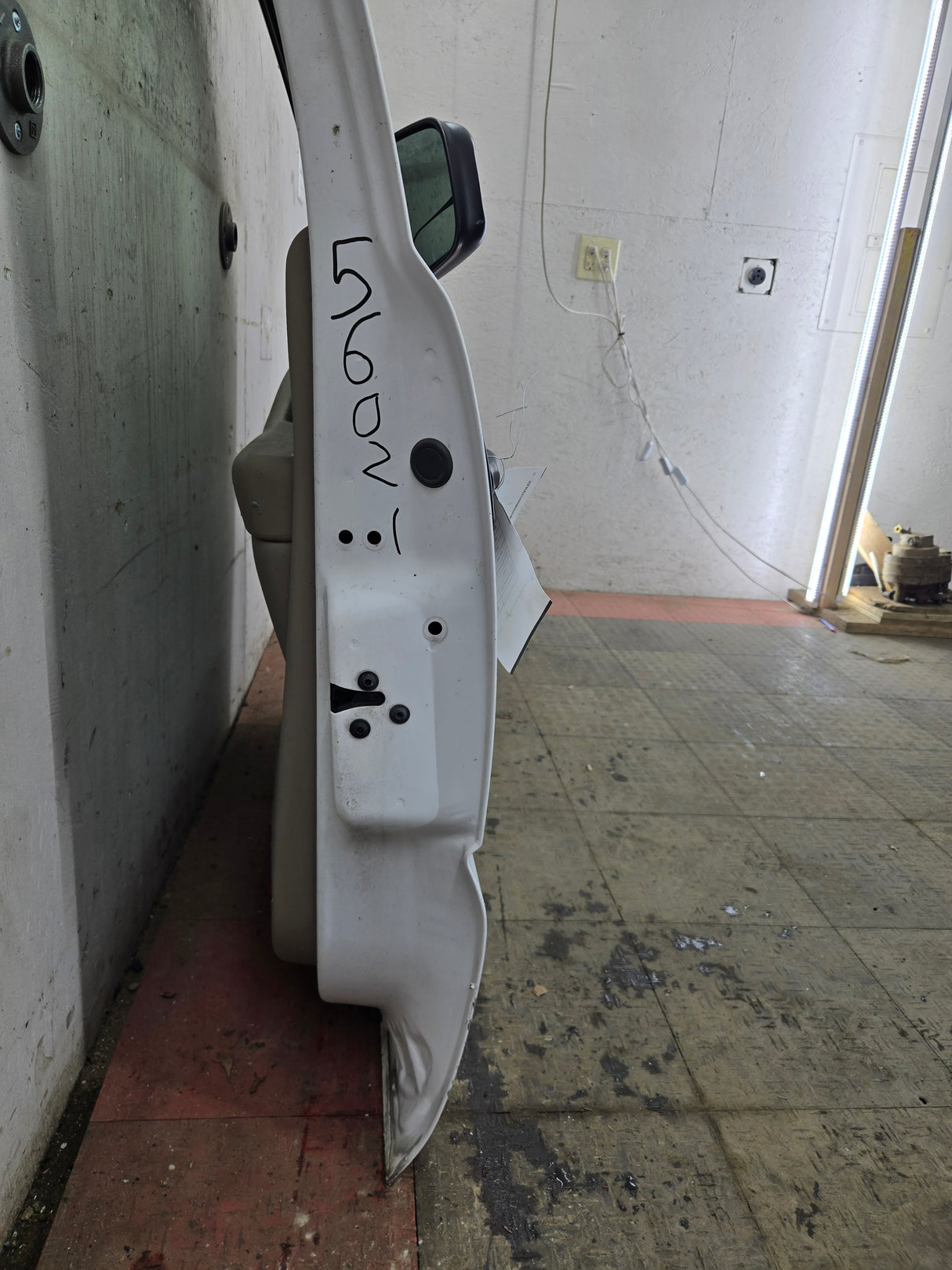 1999-2006 Chevrolet Silverado / GMC Sierra 1500 2500 3500 HD Front Passenger side Door RH