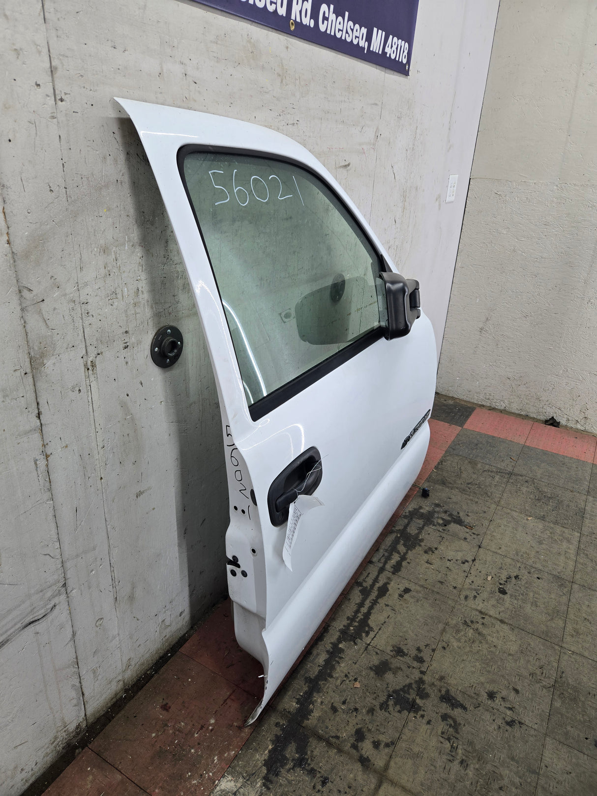 1999-2006 Chevrolet Silverado / GMC Sierra 1500 2500 3500 HD Front Passenger side Door RH