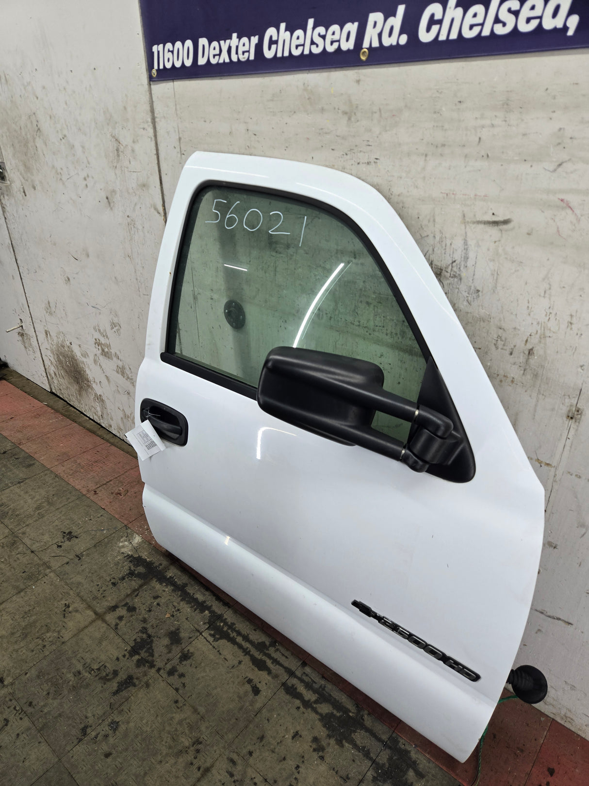 1999-2006 Chevrolet Silverado / GMC Sierra 1500 2500 3500 HD Front Passenger side Door RH