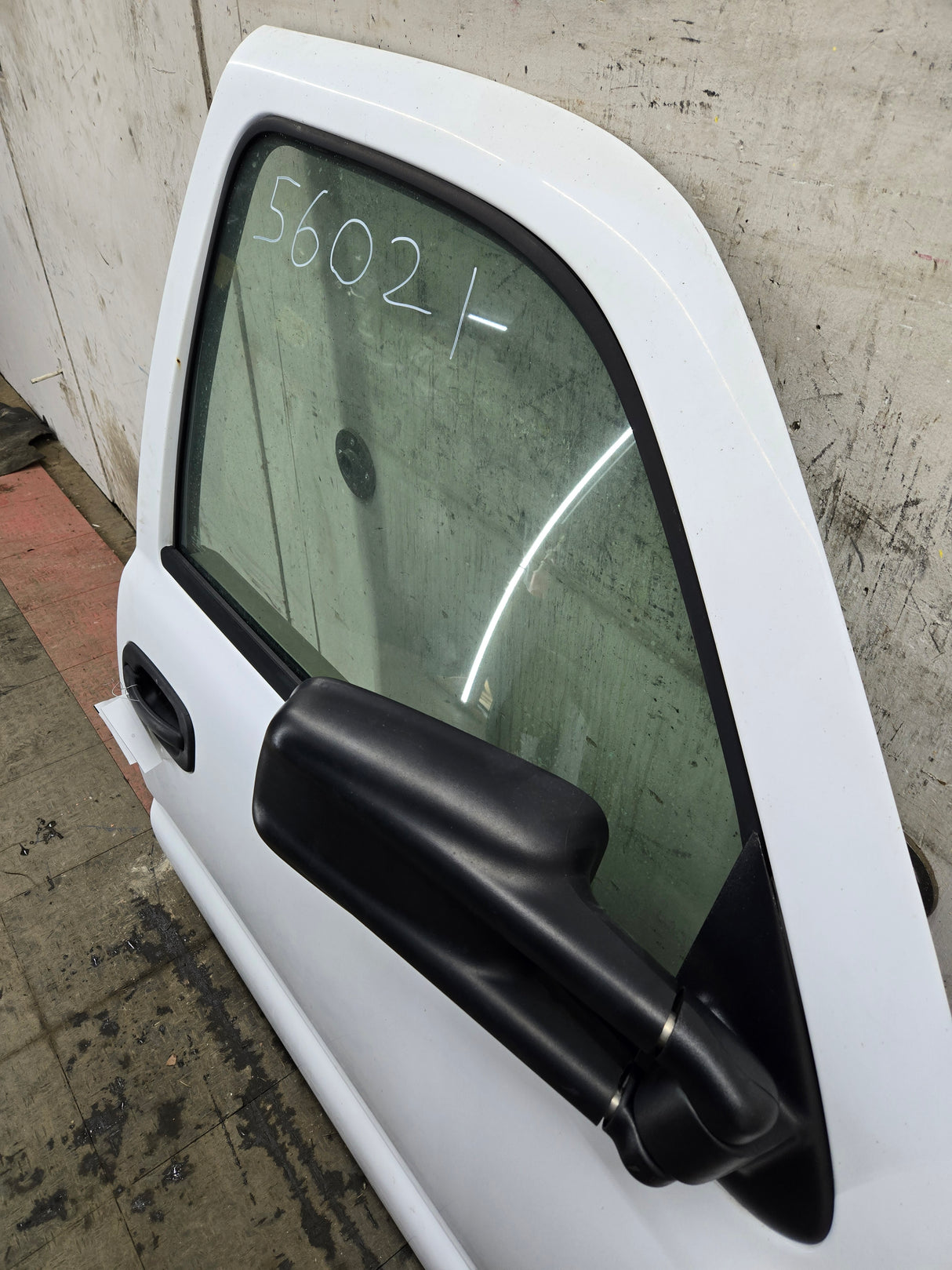 1999-2006 Chevrolet Silverado / GMC Sierra 1500 2500 3500 HD Front Passenger side Door RH