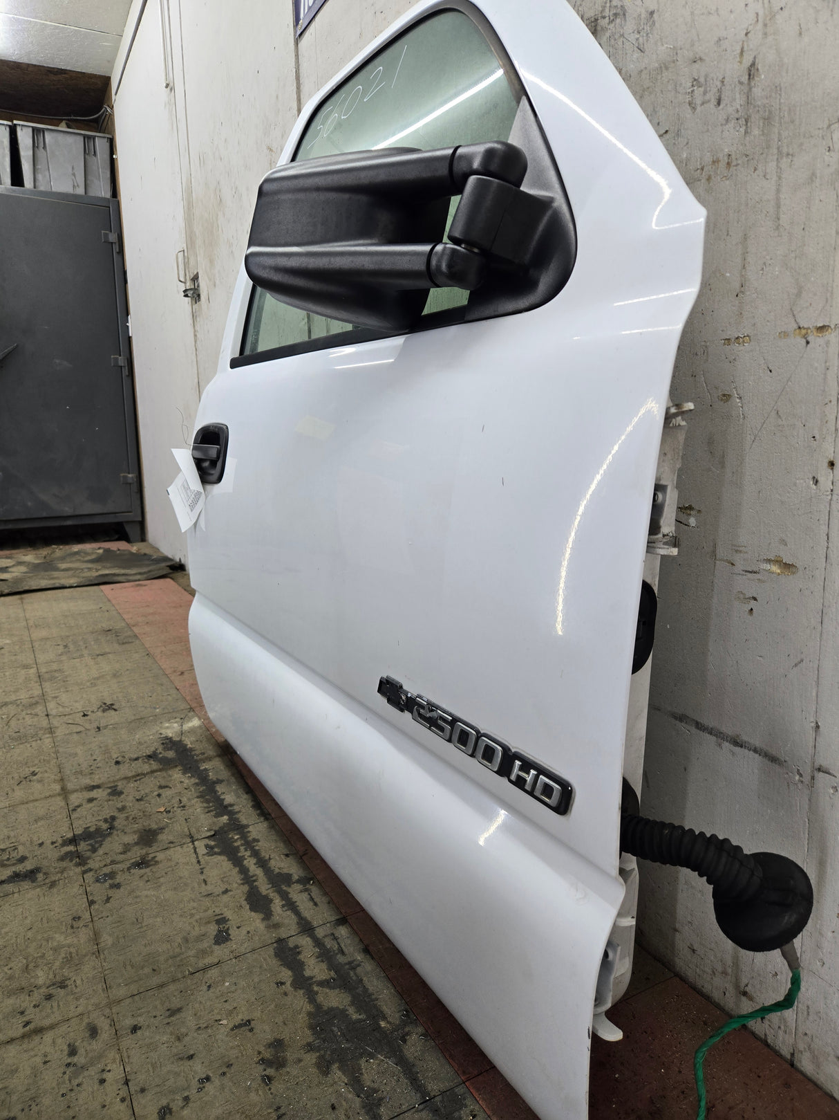 1999-2006 Chevrolet Silverado / GMC Sierra 1500 2500 3500 HD Front Passenger side Door RH