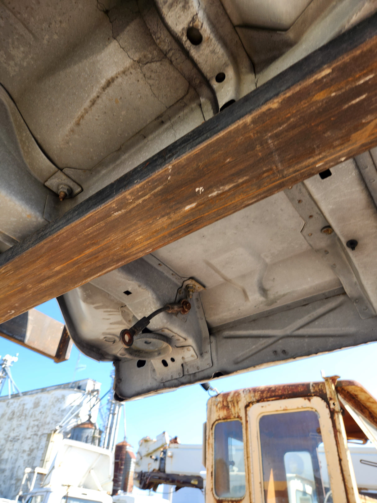 1999-2007 Chevrolet Silverado / GMC Sierra 1500 2500 HD 3500HD Regular Cab Body - Summit white