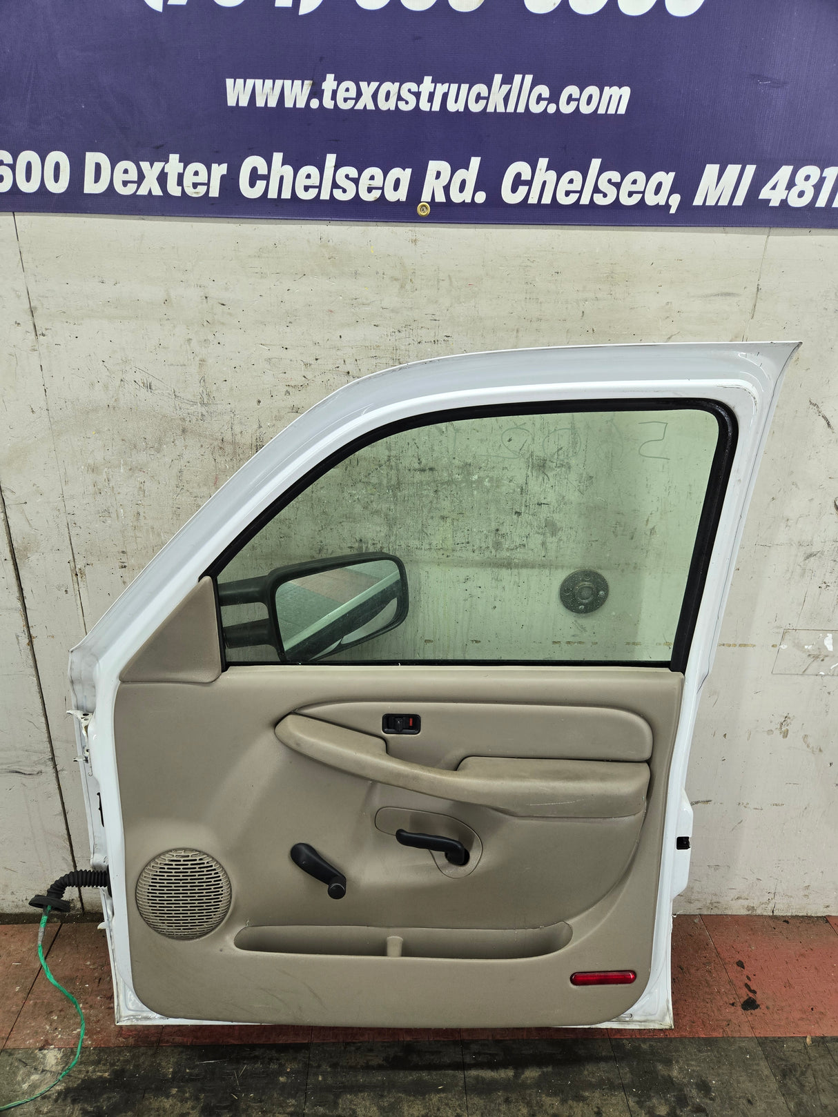 1999-2006 Chevrolet Silverado / GMC Sierra 1500 2500 3500 HD Front Passenger side Door RH