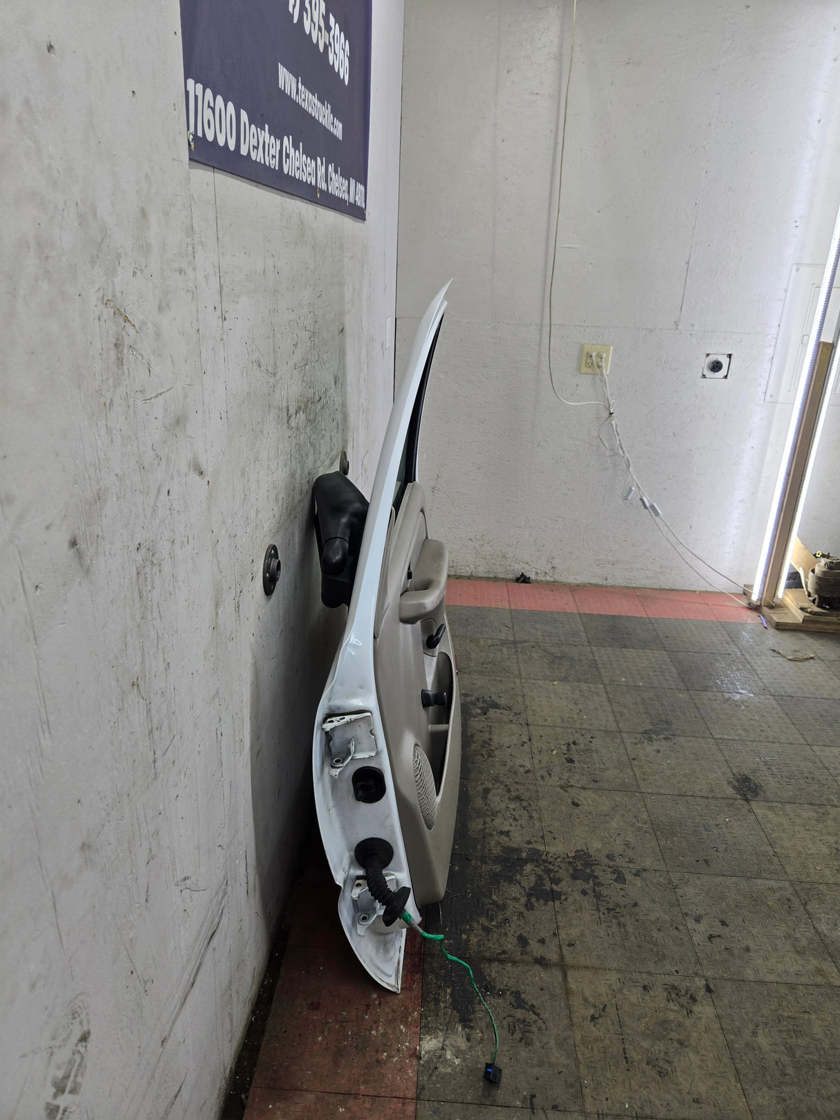 1999-2006 Chevrolet Silverado / GMC Sierra 1500 2500 3500 HD Front Passenger side Door RH