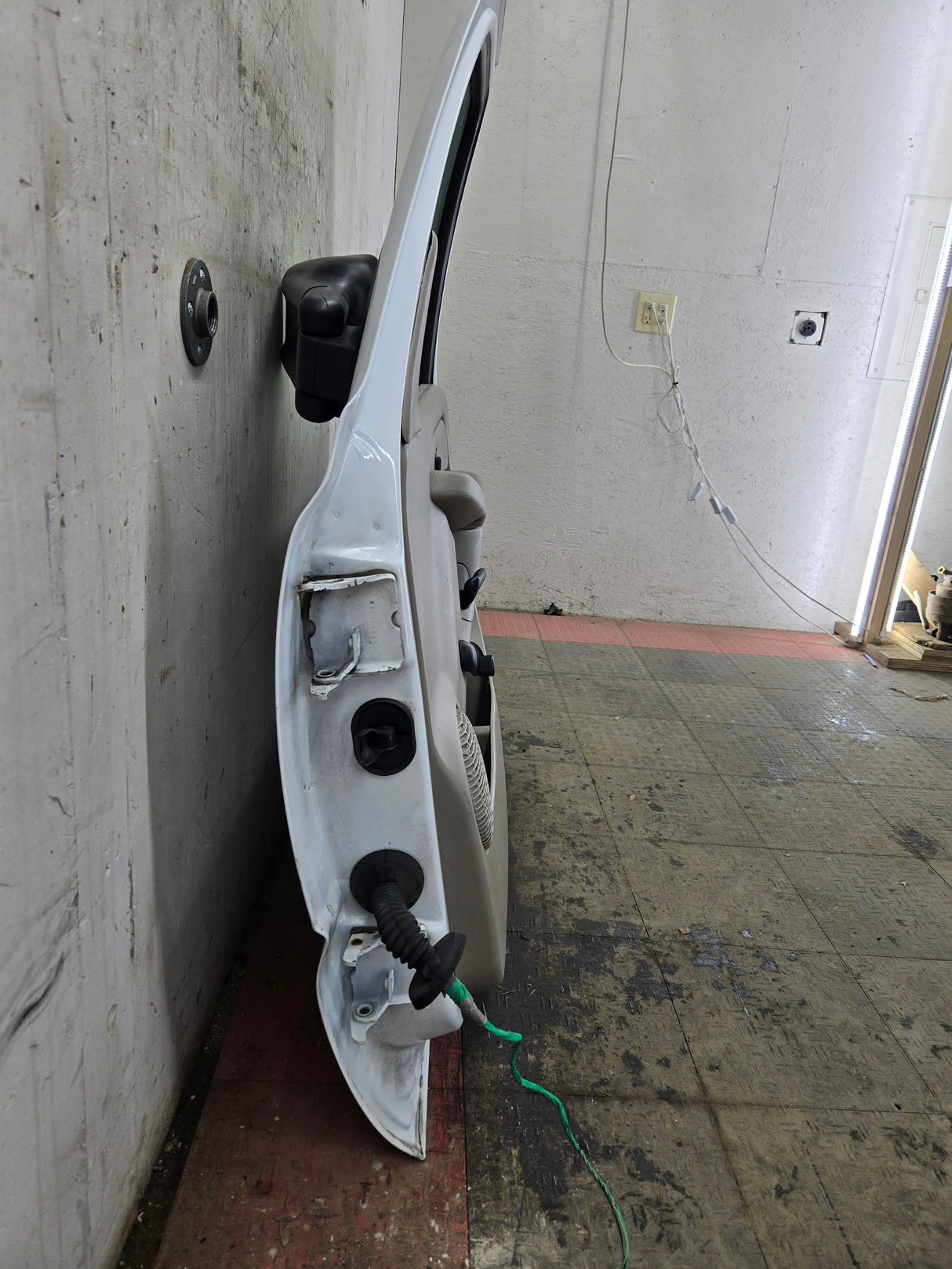 1999-2006 Chevrolet Silverado / GMC Sierra 1500 2500 3500 HD Front Passenger side Door RH