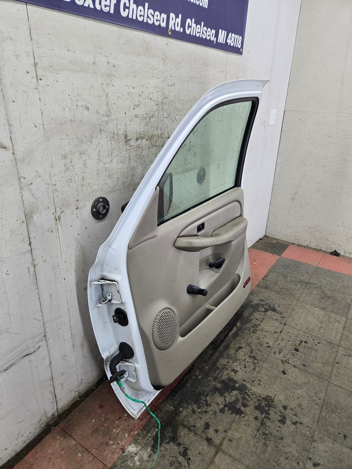 1999-2006 Chevrolet Silverado / GMC Sierra 1500 2500 3500 HD Front Passenger side Door RH