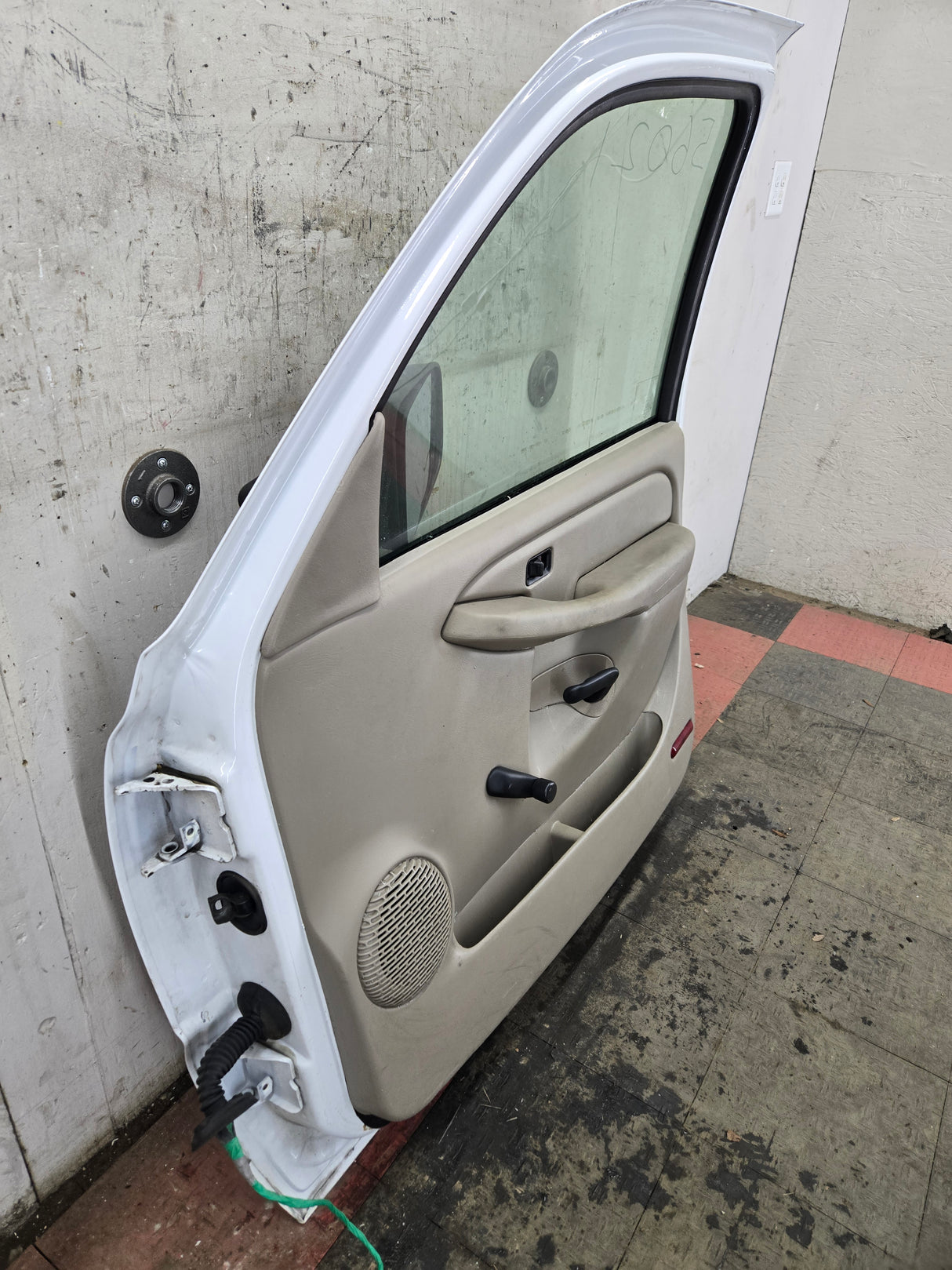 1999-2006 Chevrolet Silverado / GMC Sierra 1500 2500 3500 HD Front Passenger side Door RH