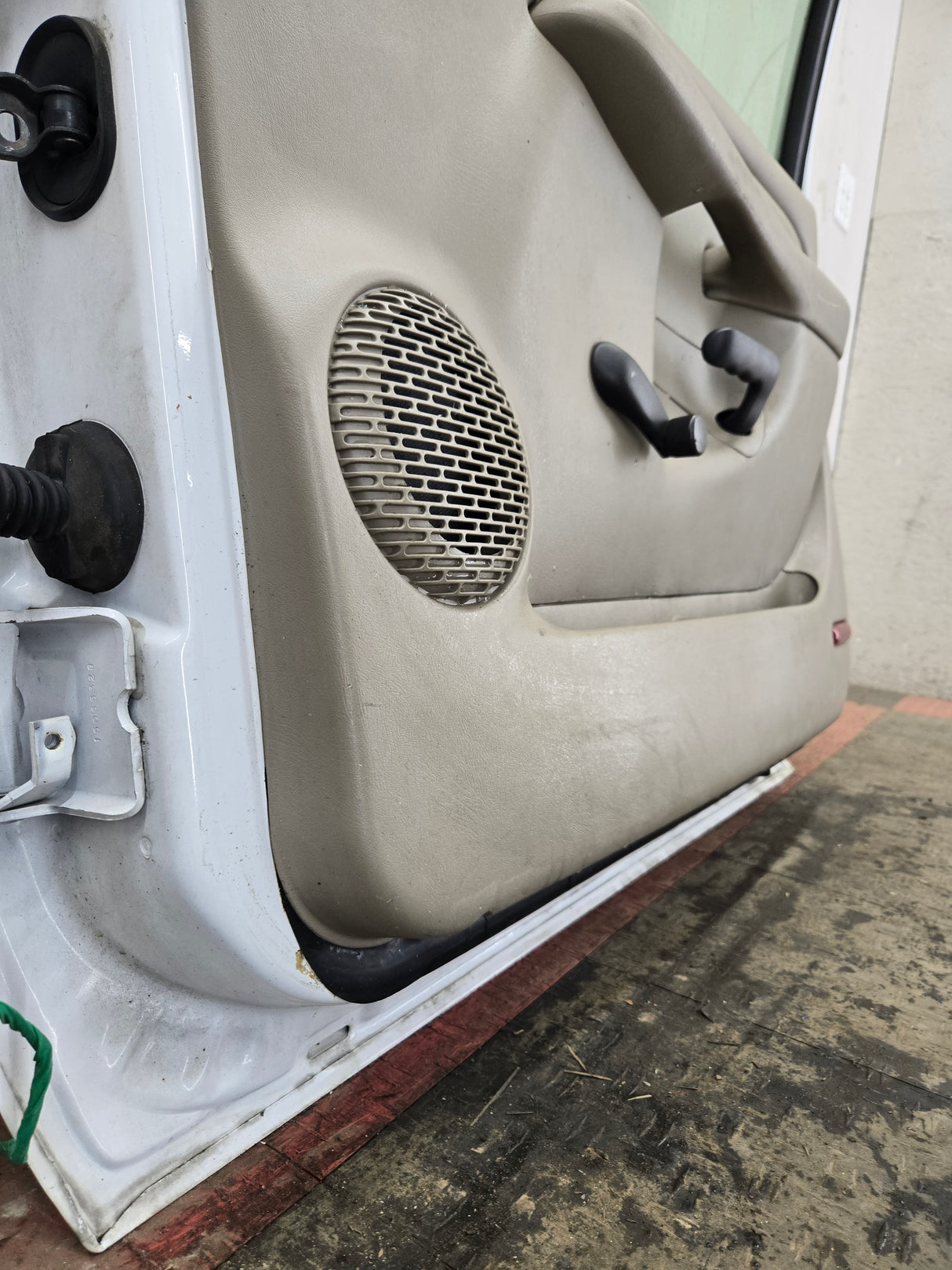 1999-2006 Chevrolet Silverado / GMC Sierra 1500 2500 3500 HD Front Passenger side Door RH