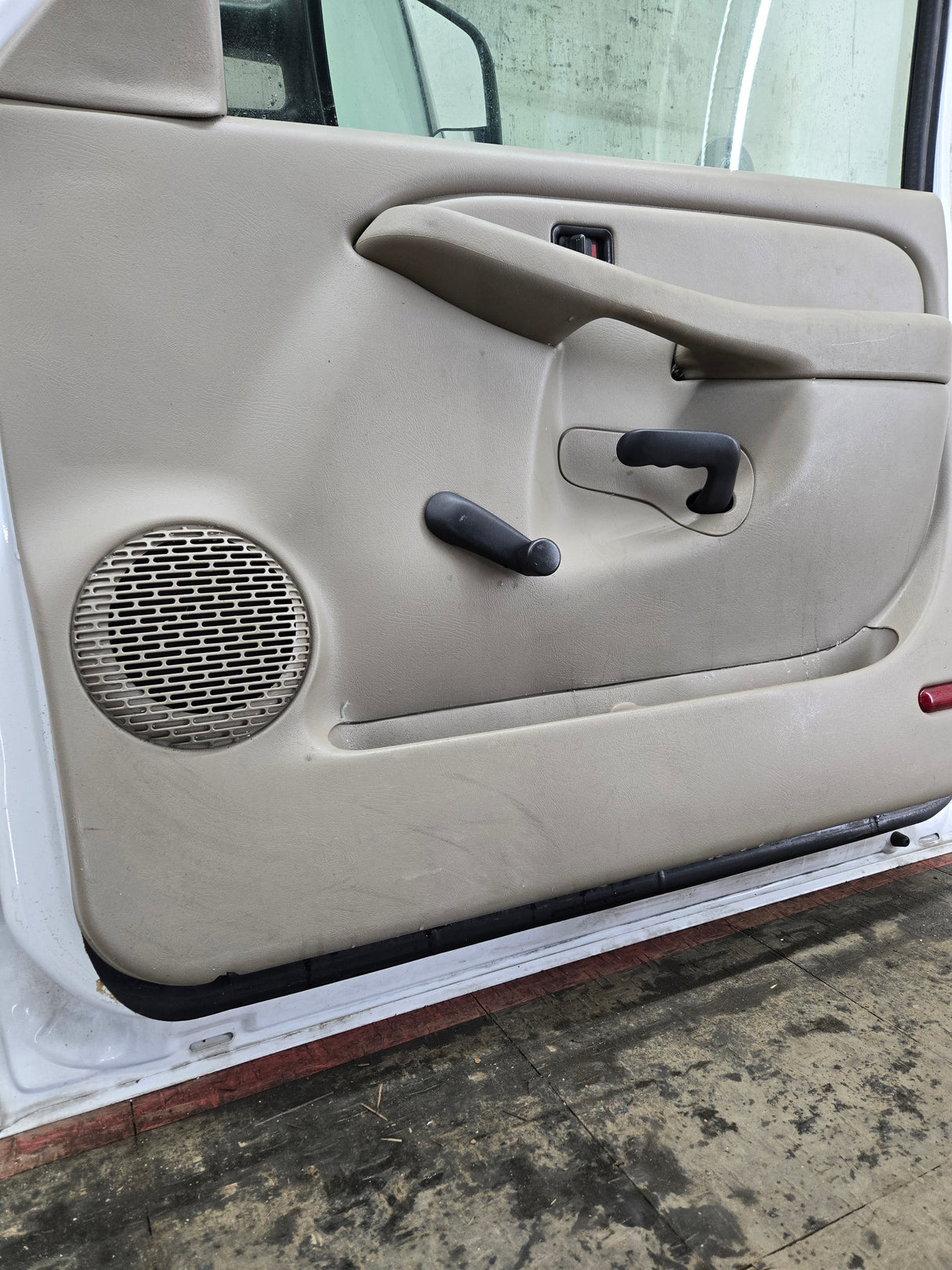 1999-2006 Chevrolet Silverado / GMC Sierra 1500 2500 3500 HD Front Passenger side Door RH