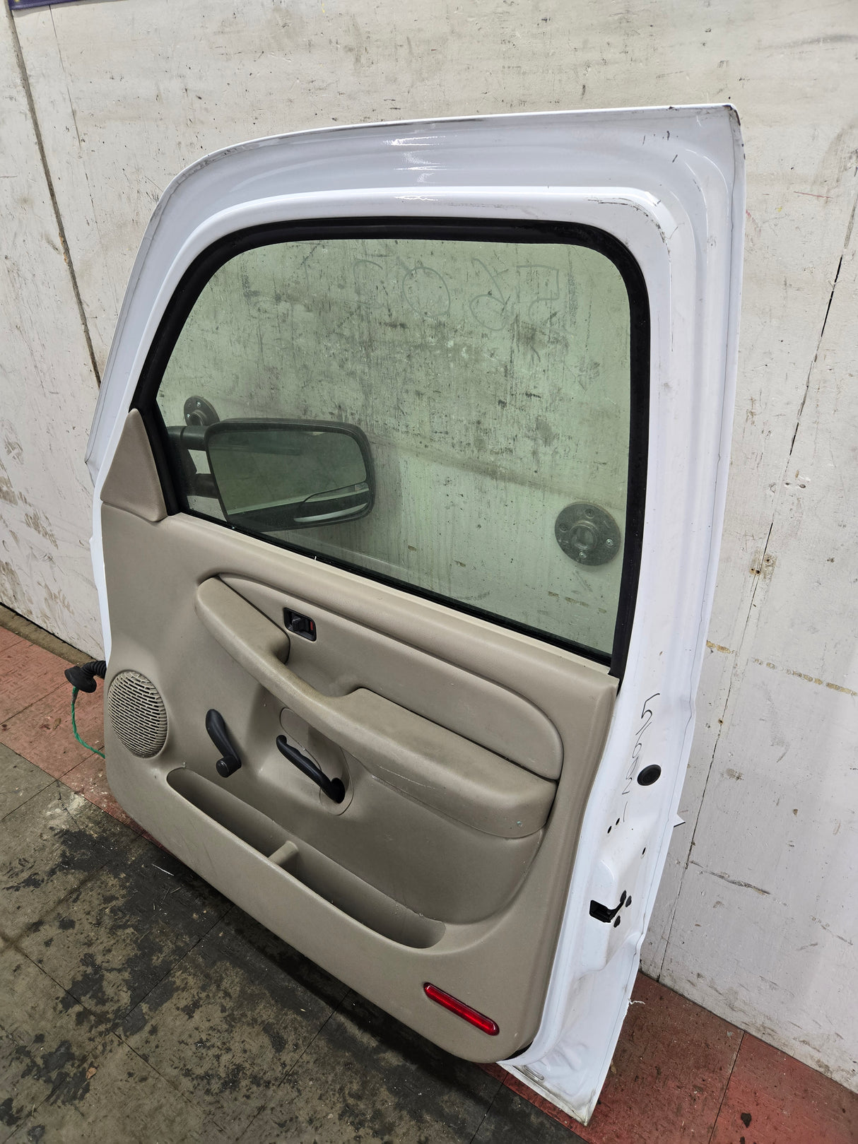 1999-2006 Chevrolet Silverado / GMC Sierra 1500 2500 3500 HD Front Passenger side Door RH