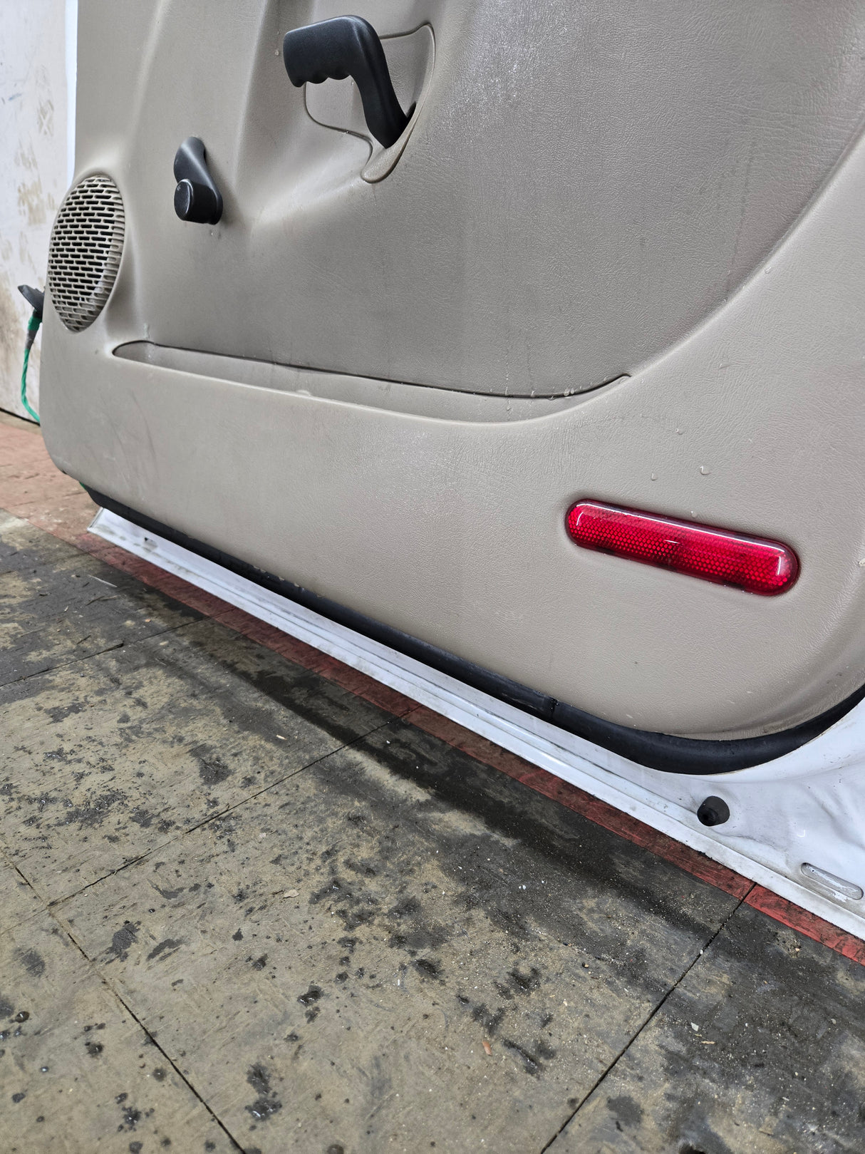 1999-2006 Chevrolet Silverado / GMC Sierra 1500 2500 3500 HD Front Passenger side Door RH