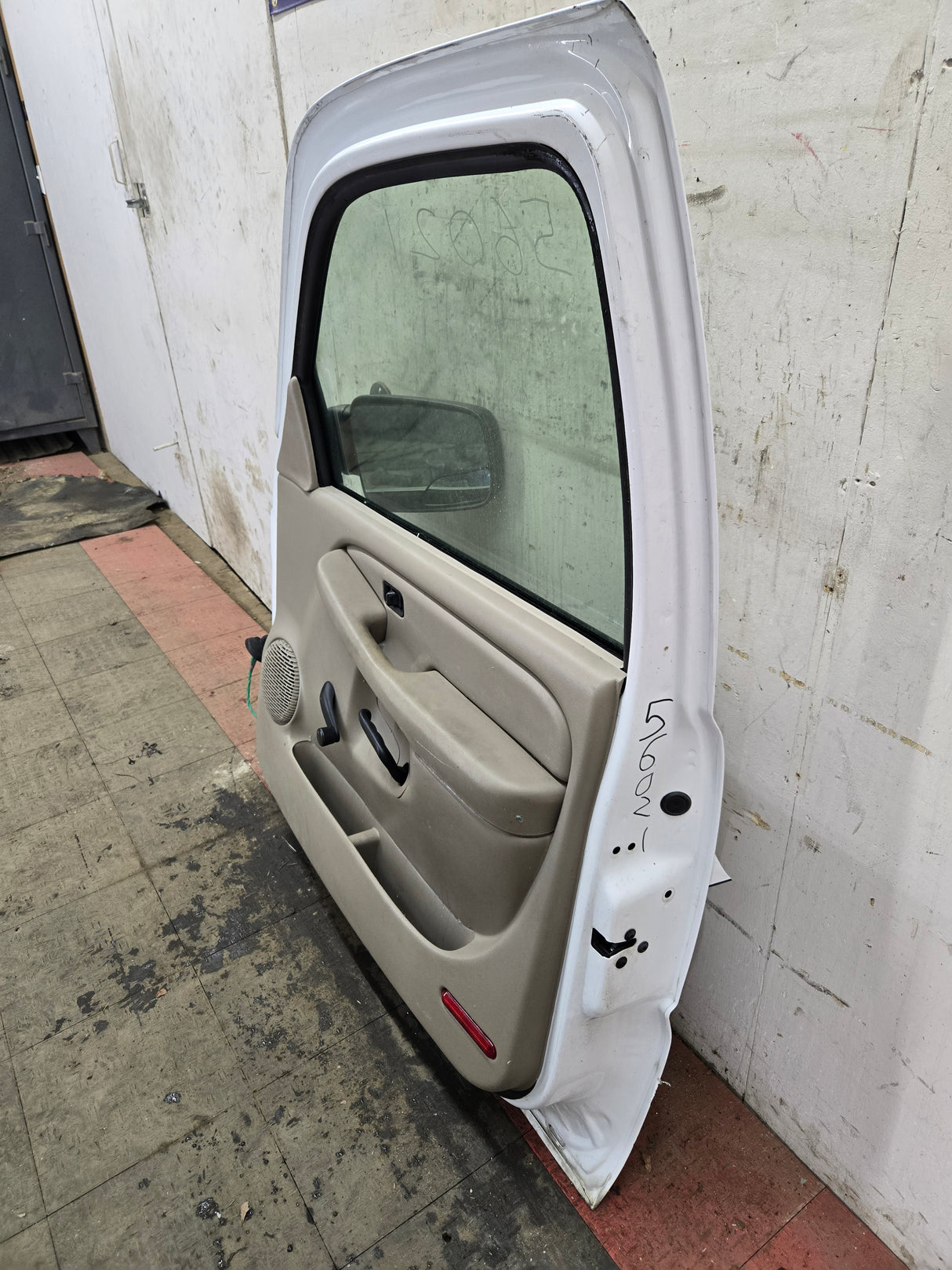 1999-2006 Chevrolet Silverado / GMC Sierra 1500 2500 3500 HD Front Passenger side Door RH