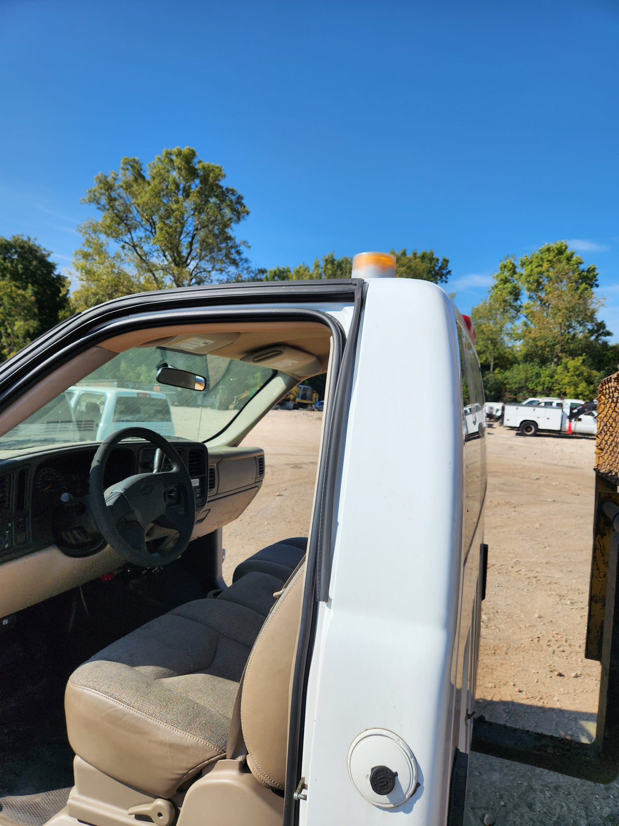 1999-2007 Chevrolet Silverado / GMC Sierra 1500 2500 HD 3500HD Regular Cab Body - Summit white