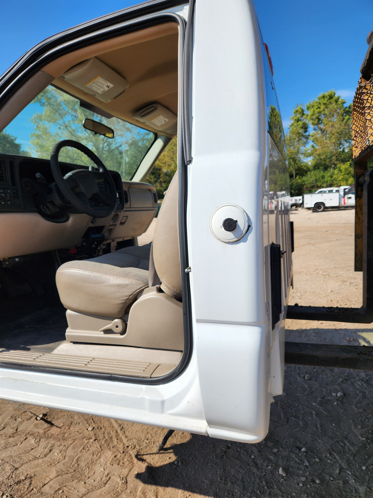1999-2007 Chevrolet Silverado / GMC Sierra 1500 2500 HD 3500HD Regular Cab Body - Summit white