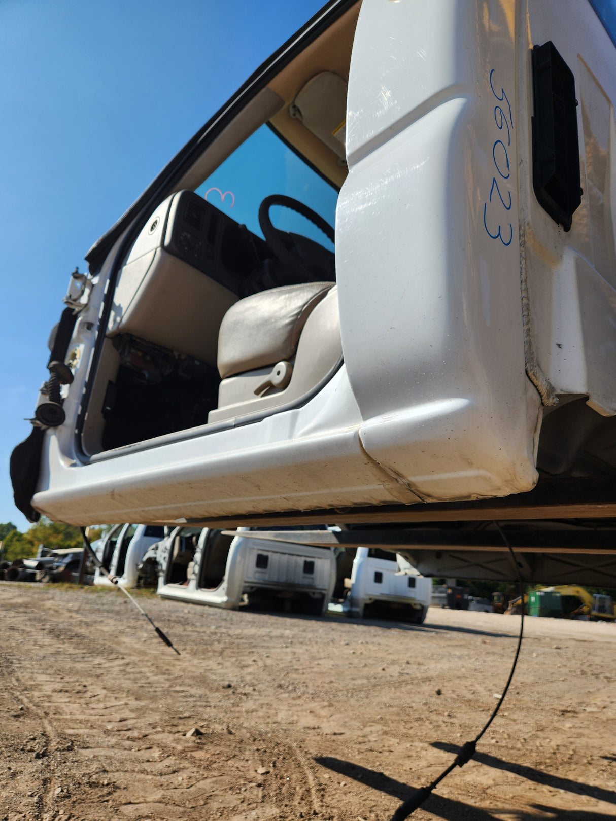 1999-2007 Chevrolet Silverado / GMC Sierra 1500 2500 HD 3500HD Regular Cab Body - Summit white