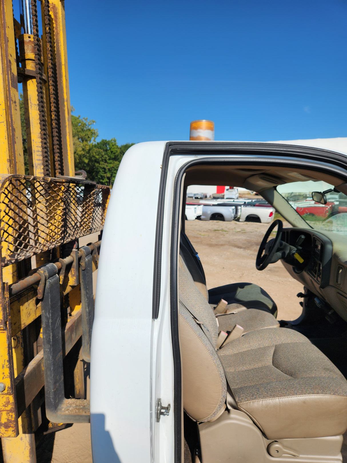 1999-2007 Chevrolet Silverado / GMC Sierra 1500 2500 HD 3500HD Regular Cab Body - Summit white