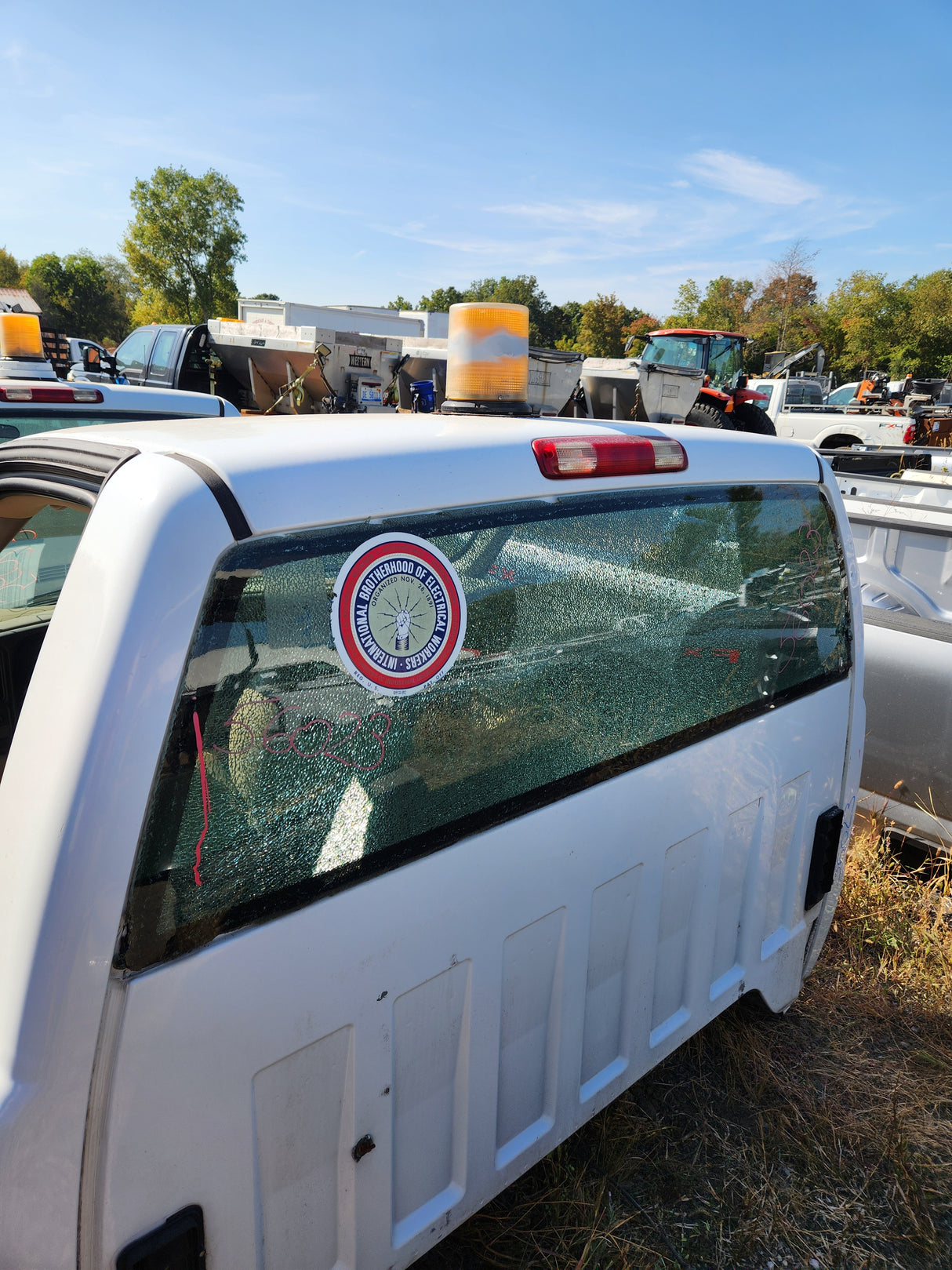 1999-2007 Chevrolet Silverado / GMC Sierra 1500 2500 HD 3500HD Regular Cab Body - Summit white