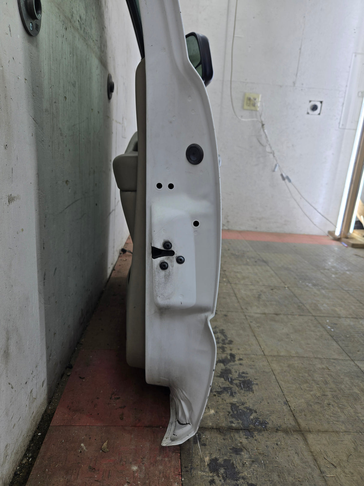 1999-2006 Chevrolet Silverado / GMC Sierra 1500 2500 3500 HD Front Passenger side Door RH