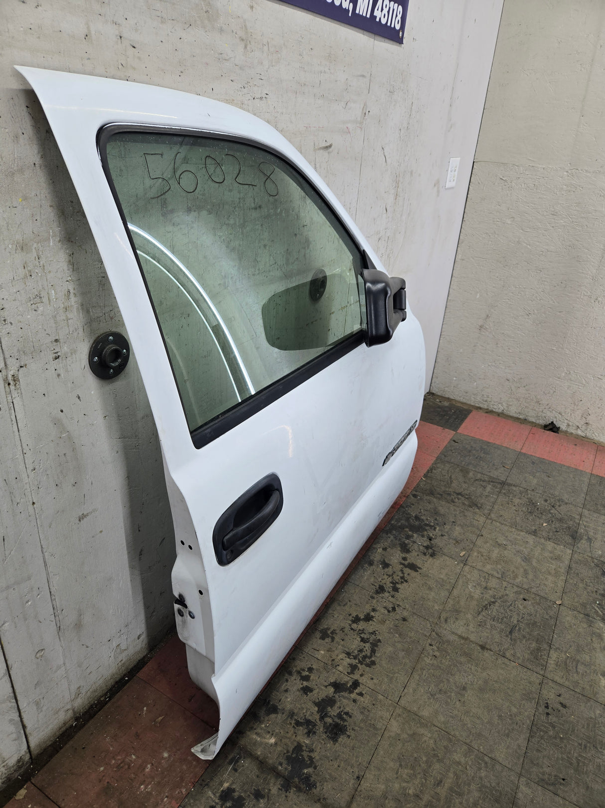 1999-2006 Chevrolet Silverado / GMC Sierra 1500 2500 3500 HD Front Passenger side Door RH