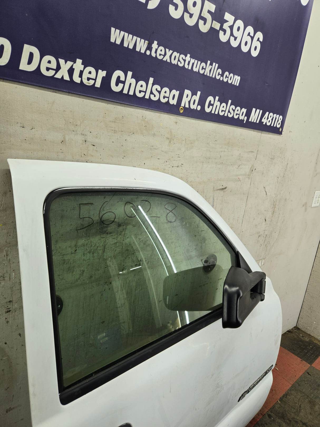 1999-2006 Chevrolet Silverado / GMC Sierra 1500 2500 3500 HD Front Passenger side Door RH