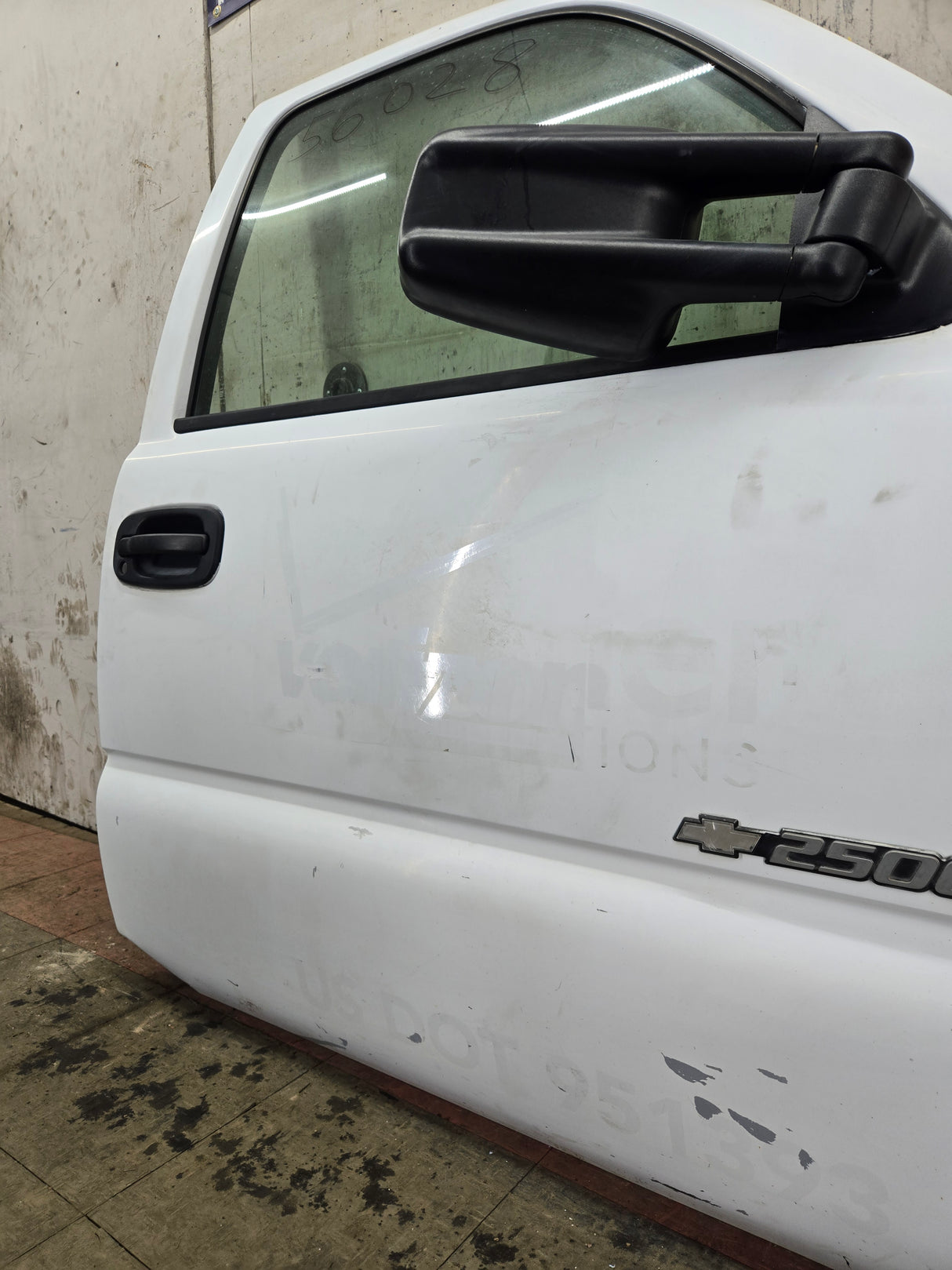 1999-2006 Chevrolet Silverado / GMC Sierra 1500 2500 3500 HD Front Passenger side Door RH