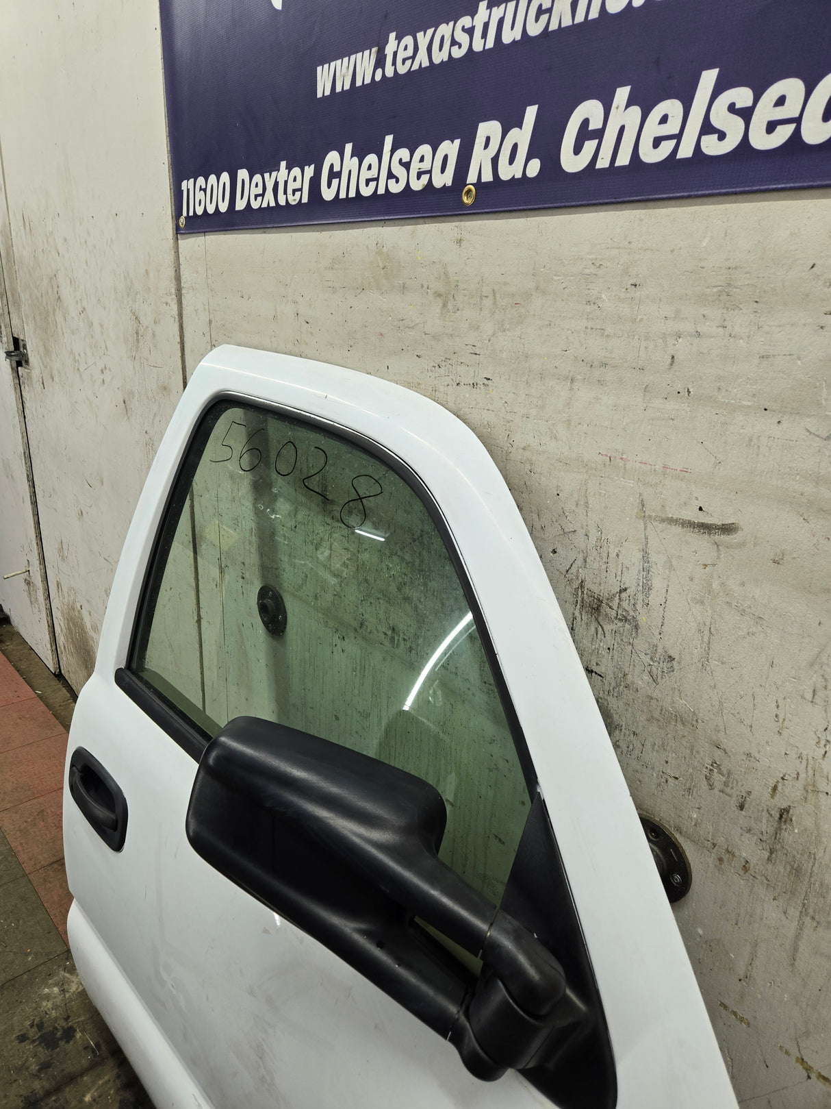 1999-2006 Chevrolet Silverado / GMC Sierra 1500 2500 3500 HD Front Passenger side Door RH