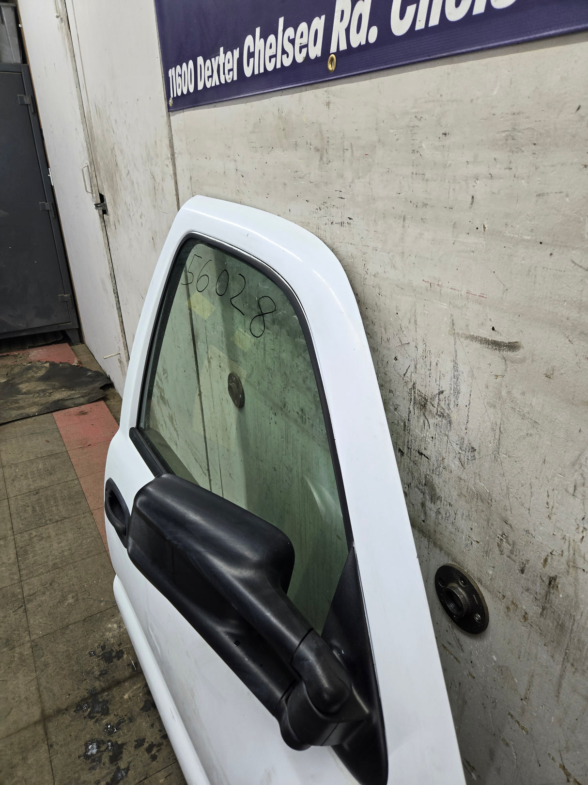 1999-2006 Chevrolet Silverado / GMC Sierra 1500 2500 3500 HD Front Passenger side Door RH