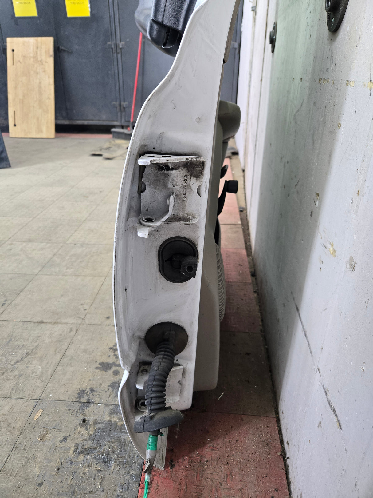 1999-2006 Chevrolet Silverado / GMC Sierra 1500 2500 3500 HD Front Passenger side Door RH