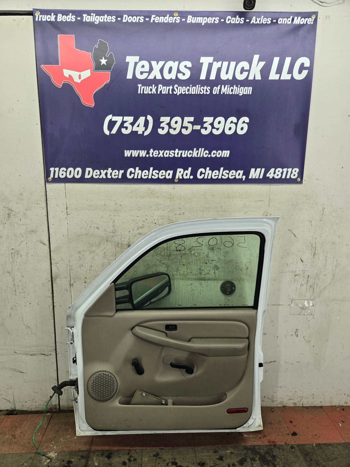 1999-2006 Chevrolet Silverado / GMC Sierra 1500 2500 3500 HD Front Passenger side Door RH