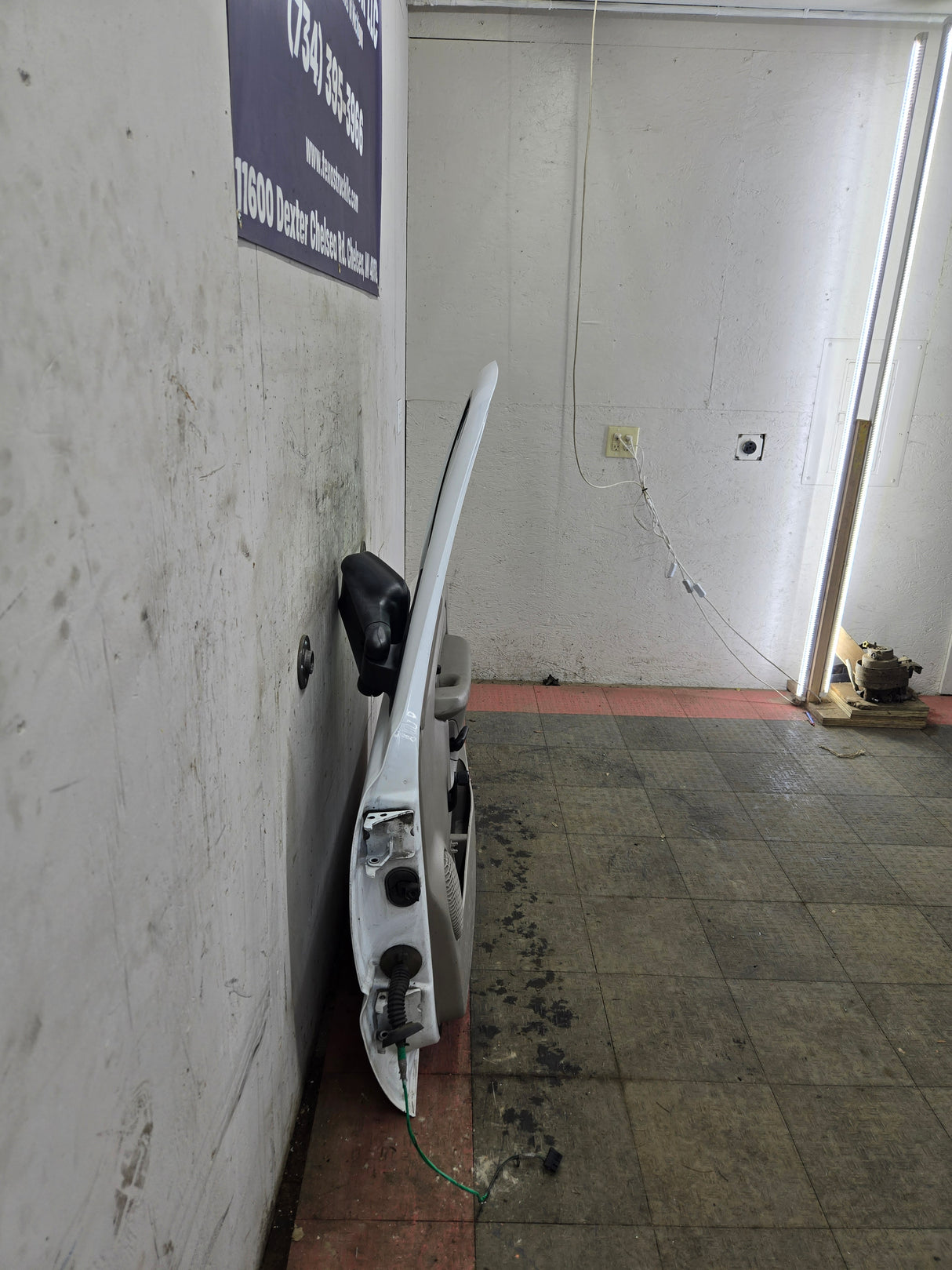 1999-2006 Chevrolet Silverado / GMC Sierra 1500 2500 3500 HD Front Passenger side Door RH