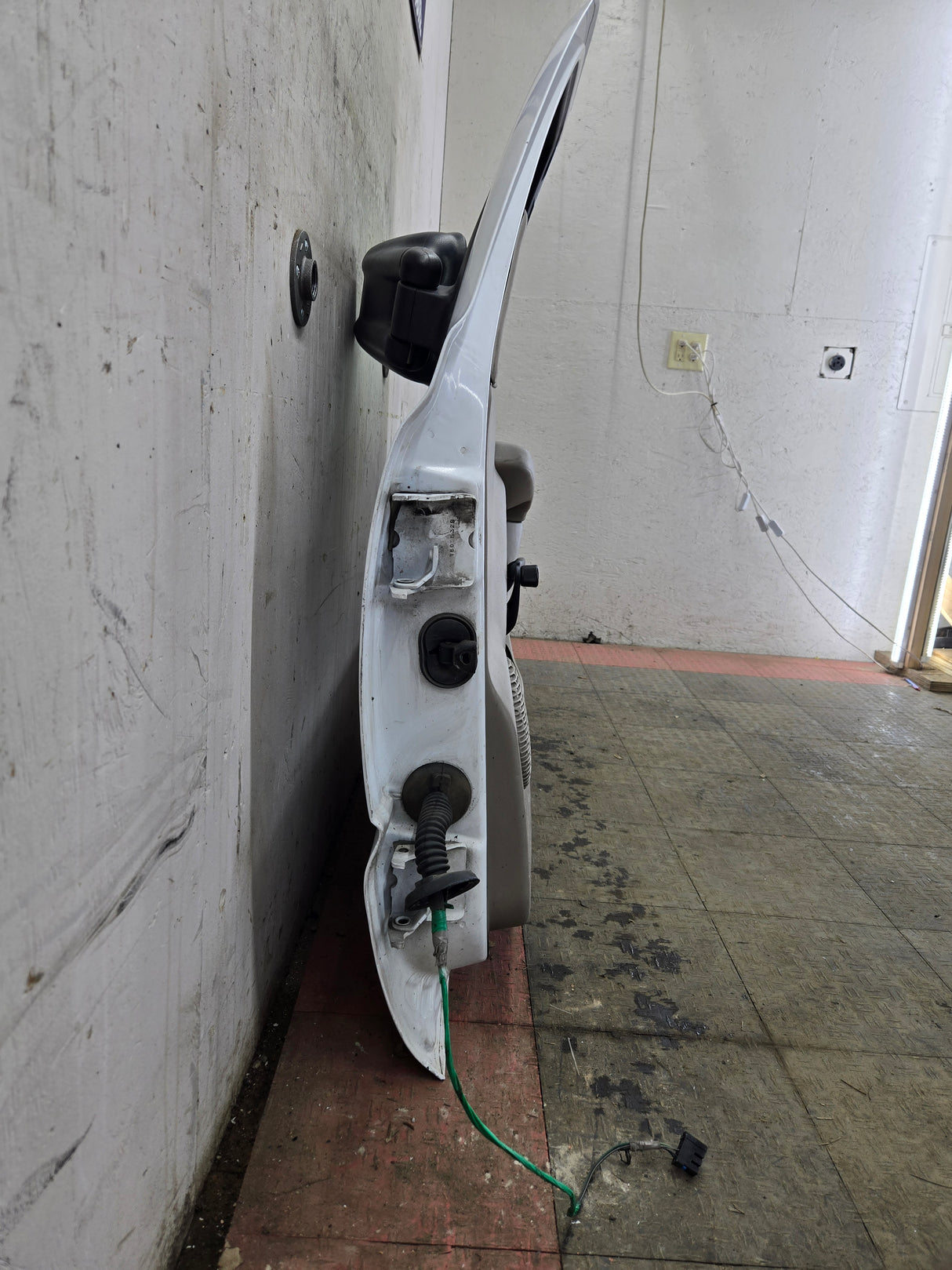 1999-2006 Chevrolet Silverado / GMC Sierra 1500 2500 3500 HD Front Passenger side Door RH