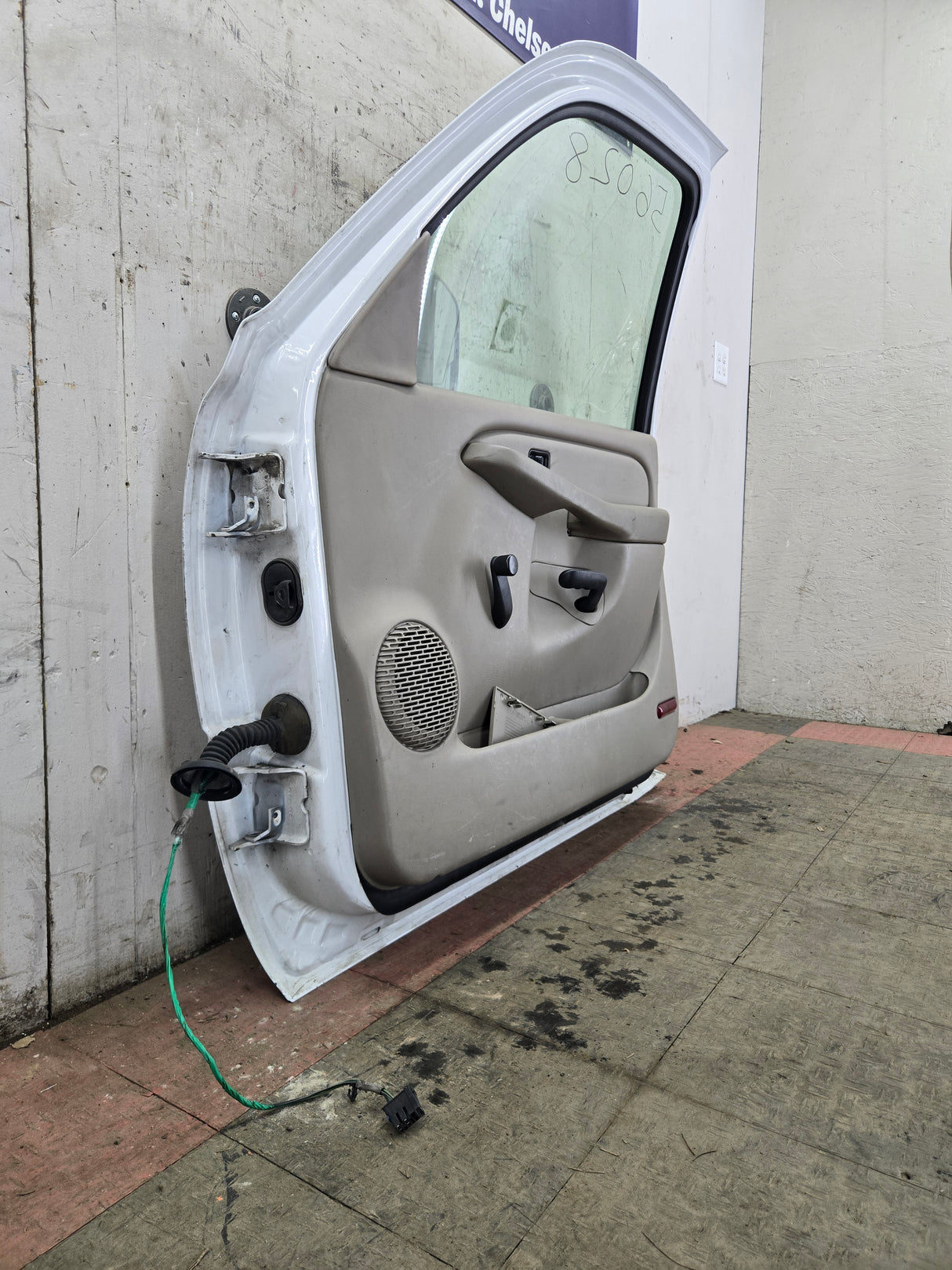 1999-2006 Chevrolet Silverado / GMC Sierra 1500 2500 3500 HD Front Passenger side Door RH