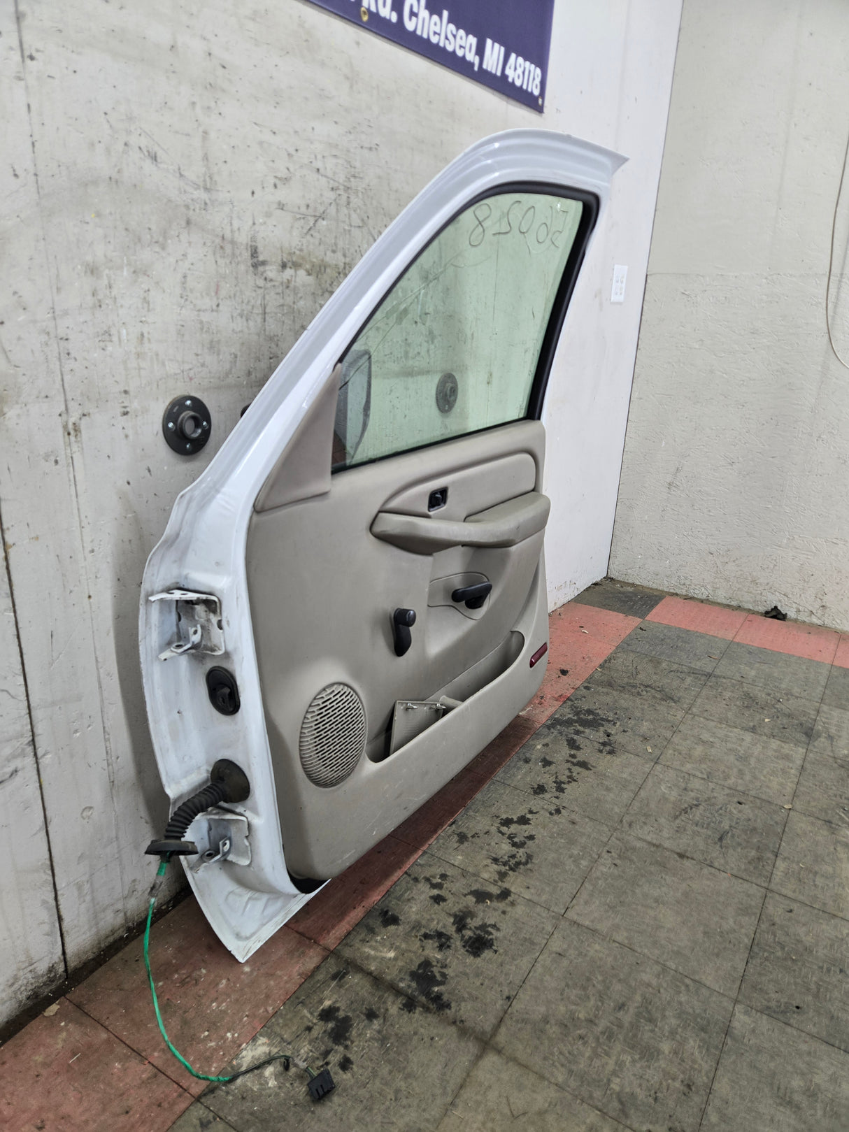 1999-2006 Chevrolet Silverado / GMC Sierra 1500 2500 3500 HD Front Passenger side Door RH