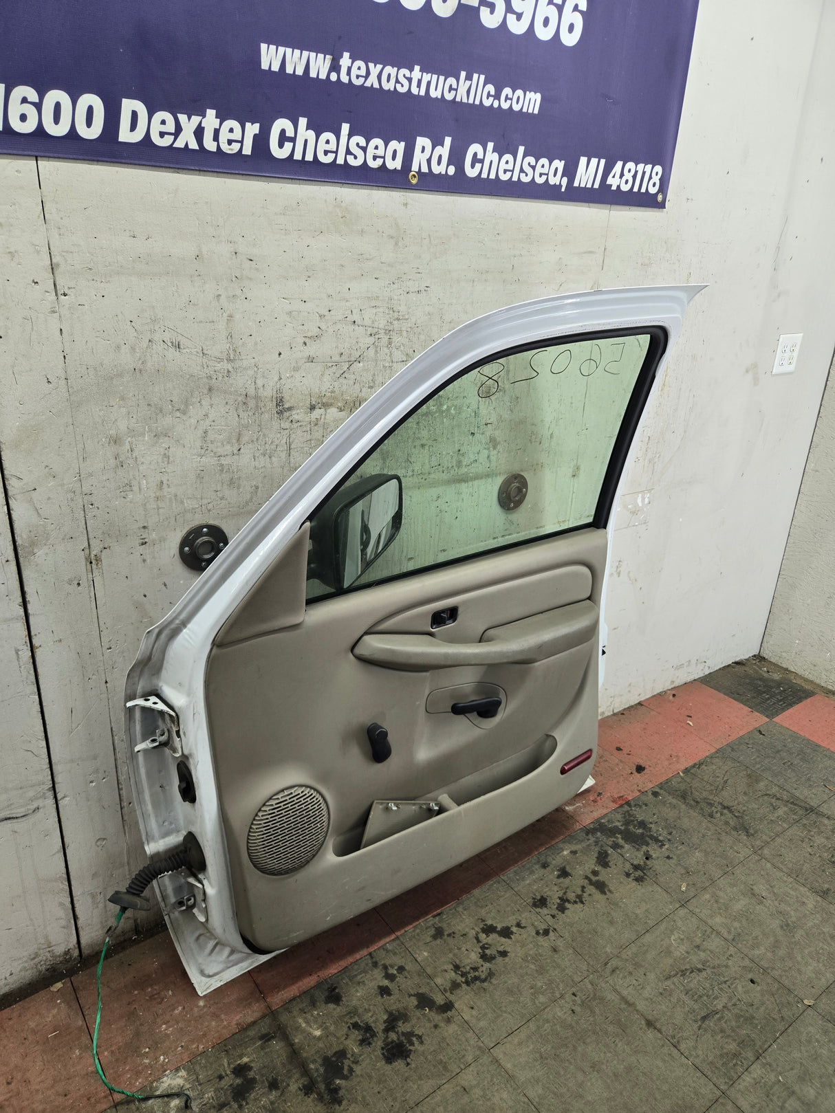 1999-2006 Chevrolet Silverado / GMC Sierra 1500 2500 3500 HD Front Passenger side Door RH