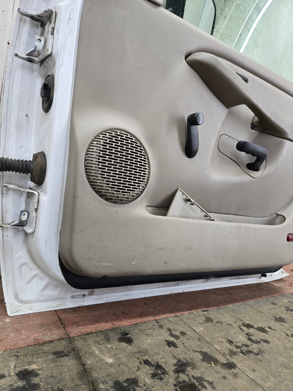 1999-2006 Chevrolet Silverado / GMC Sierra 1500 2500 3500 HD Front Passenger side Door RH