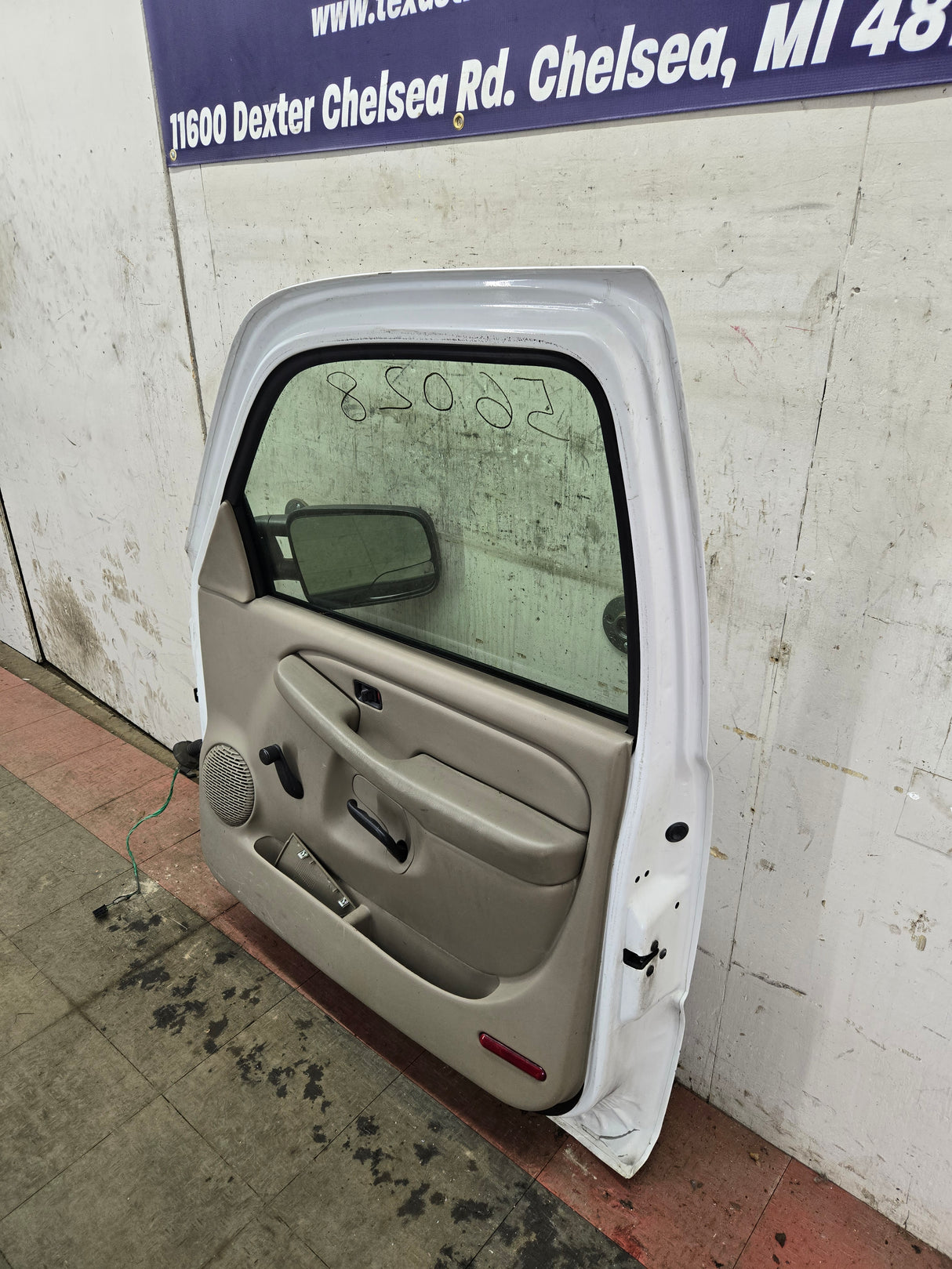 1999-2006 Chevrolet Silverado / GMC Sierra 1500 2500 3500 HD Front Passenger side Door RH