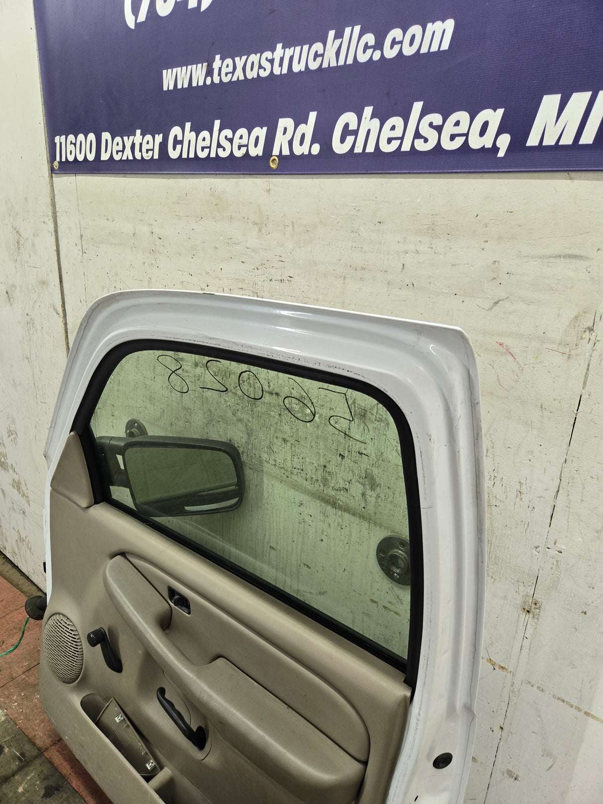 1999-2006 Chevrolet Silverado / GMC Sierra 1500 2500 3500 HD Front Passenger side Door RH