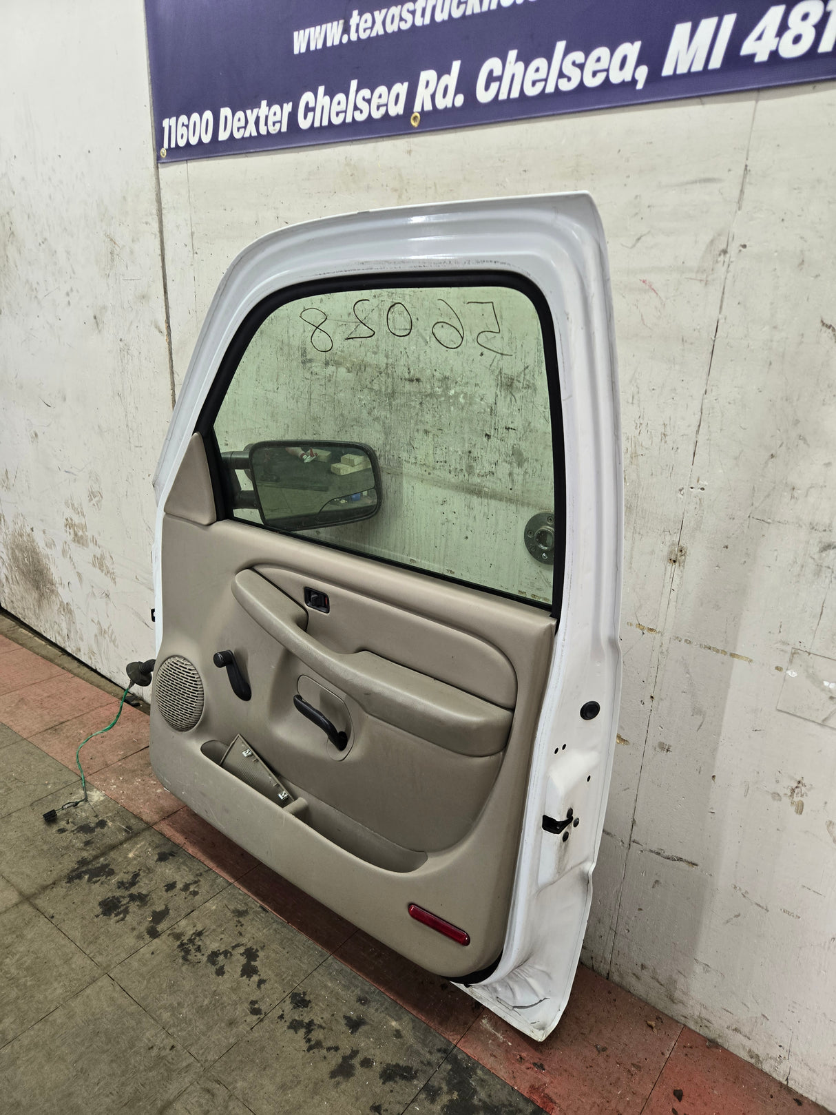 1999-2006 Chevrolet Silverado / GMC Sierra 1500 2500 3500 HD Front Passenger side Door RH